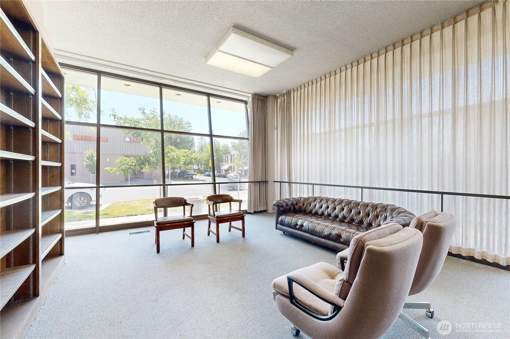 103 E Poplar Street Property Photo 4