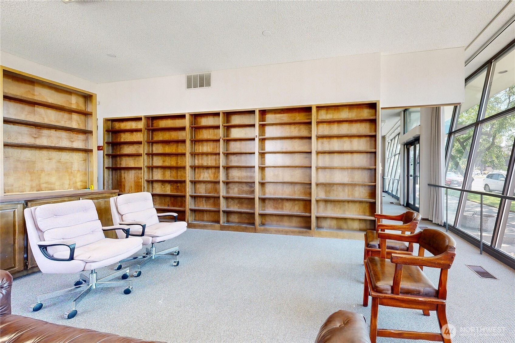 103 E Poplar Street Property Photo 5