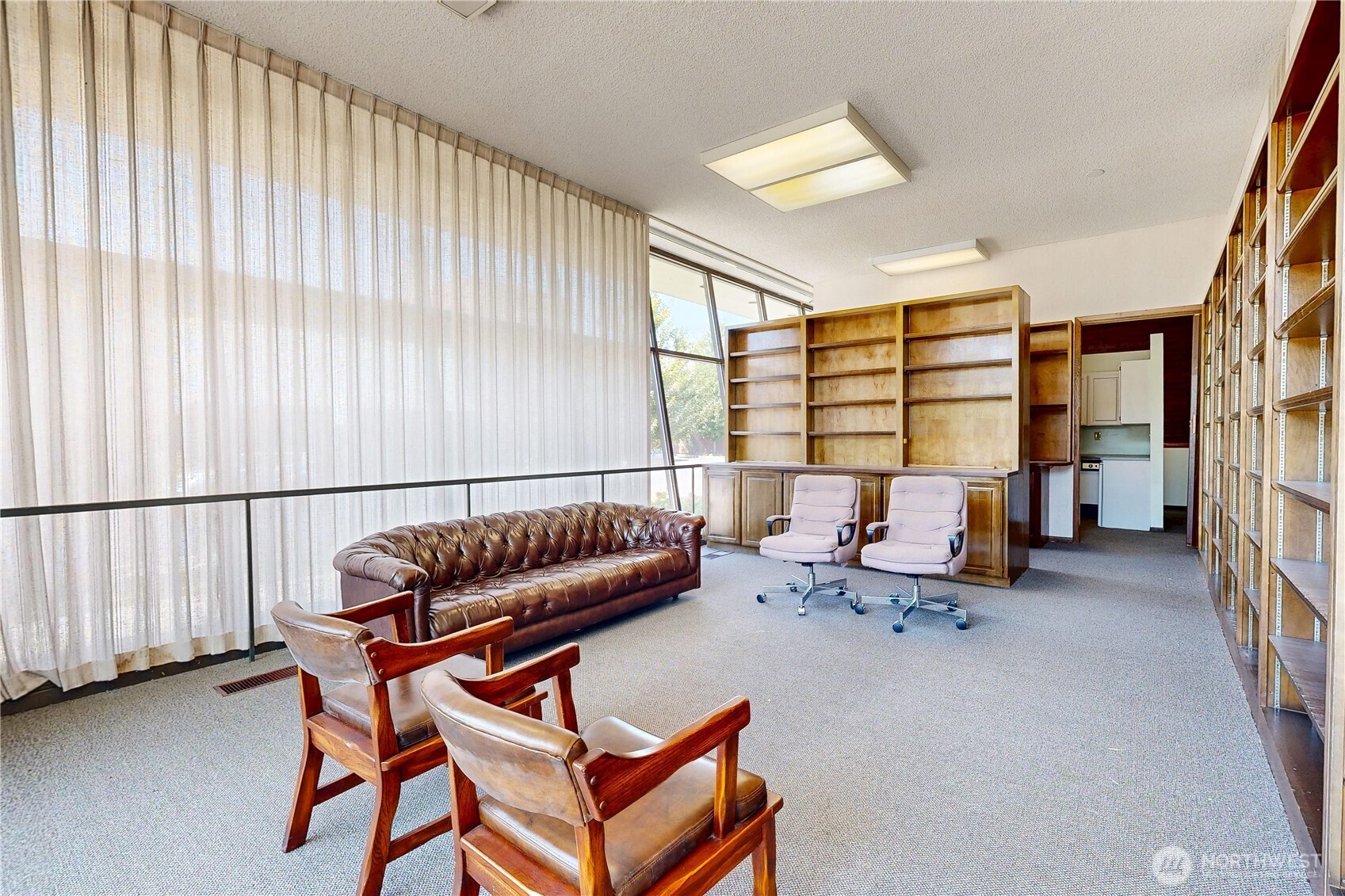 103 E Poplar Street Property Photo 7