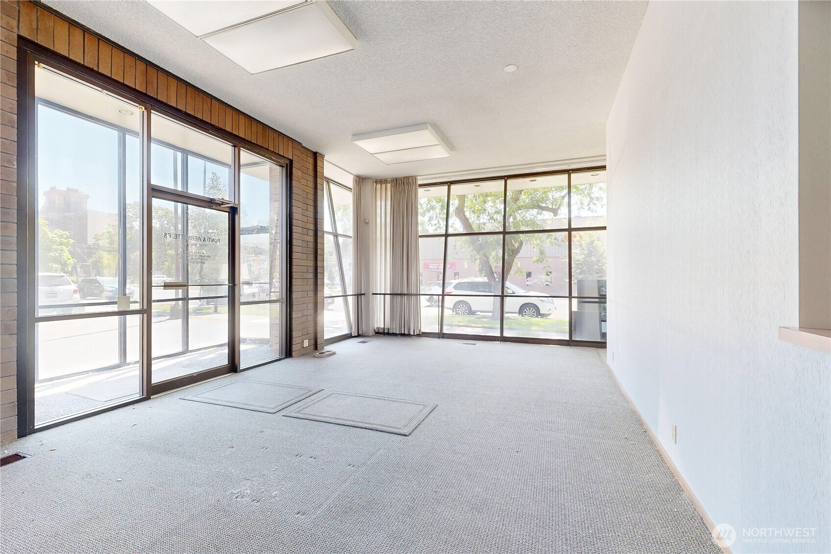 103 E Poplar Street Property Photo 8