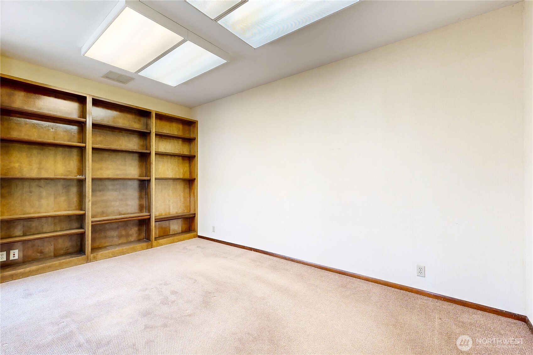 103 E Poplar Street Property Photo 14