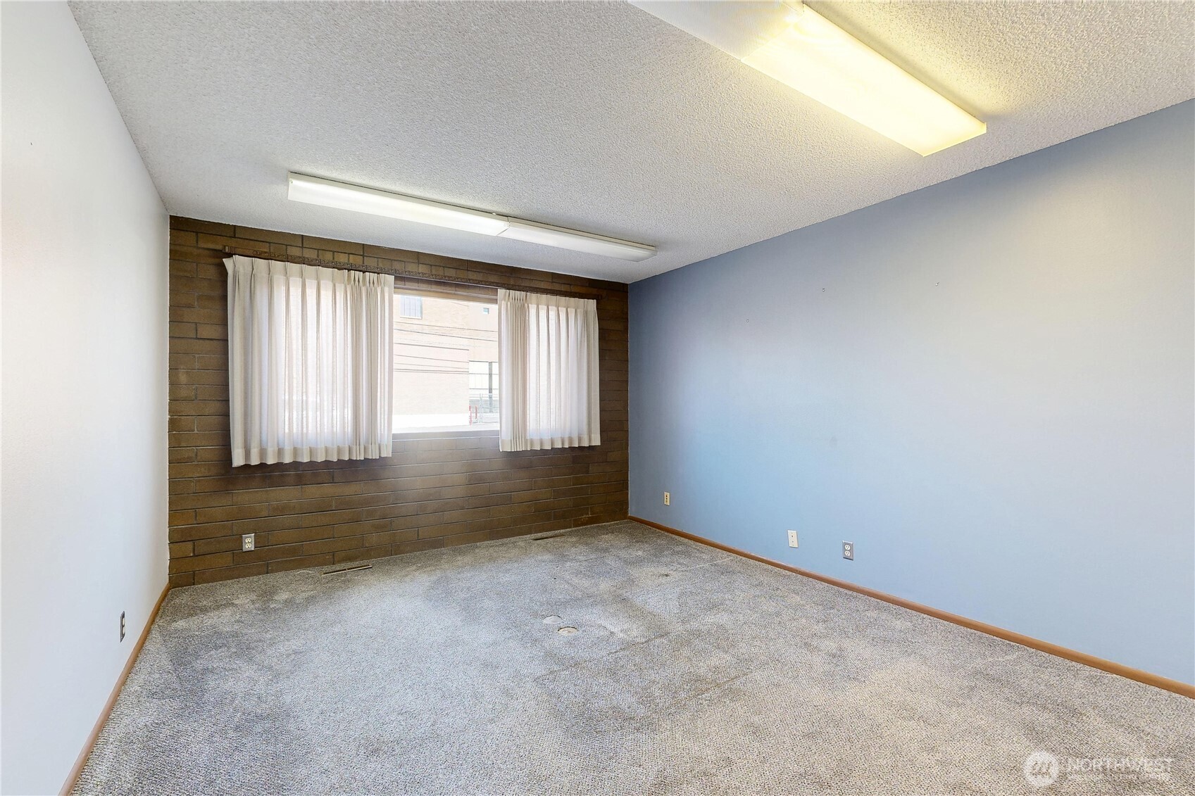103 E Poplar Street Property Photo 27