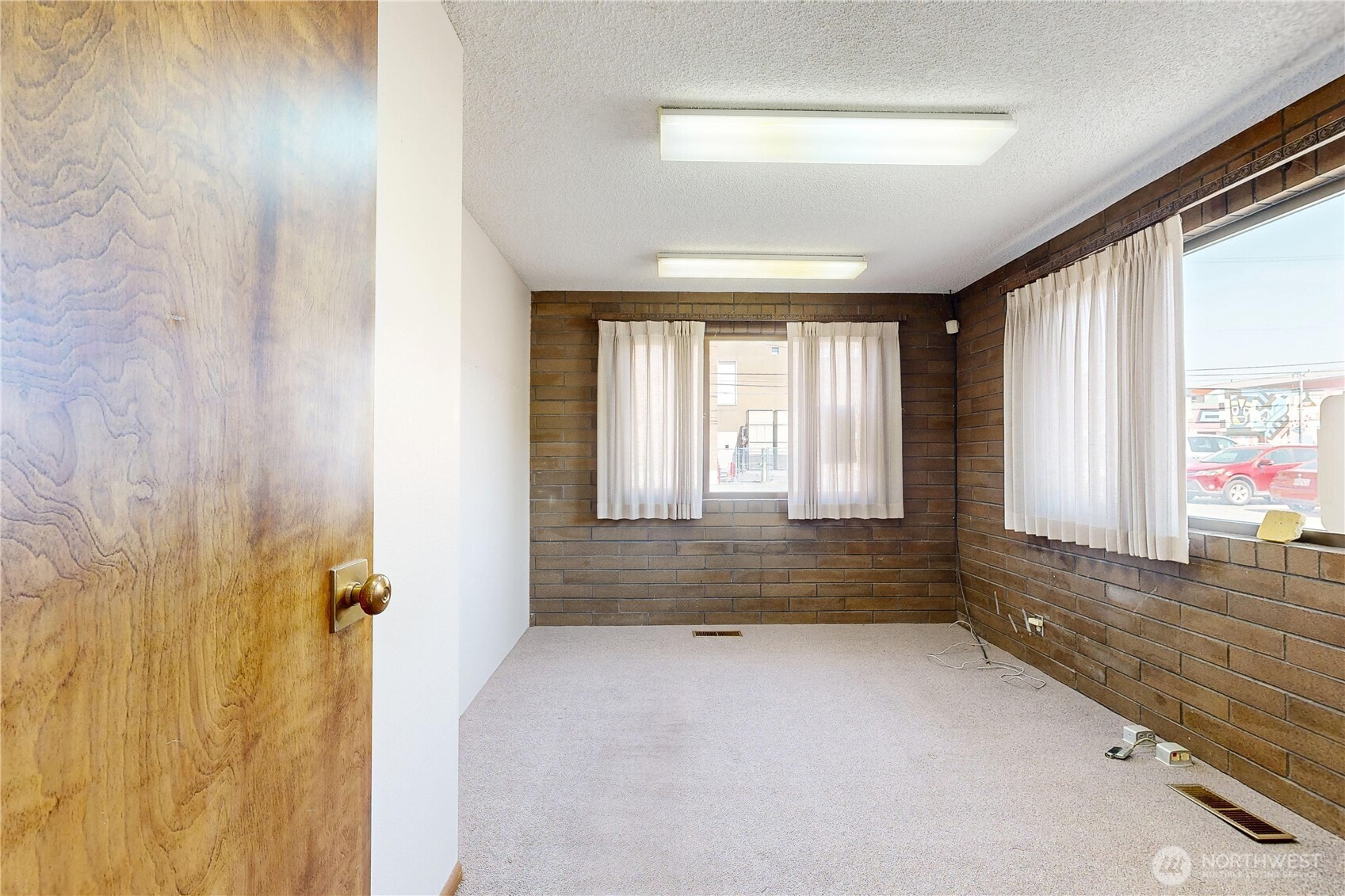 103 E Poplar Street Property Photo 29