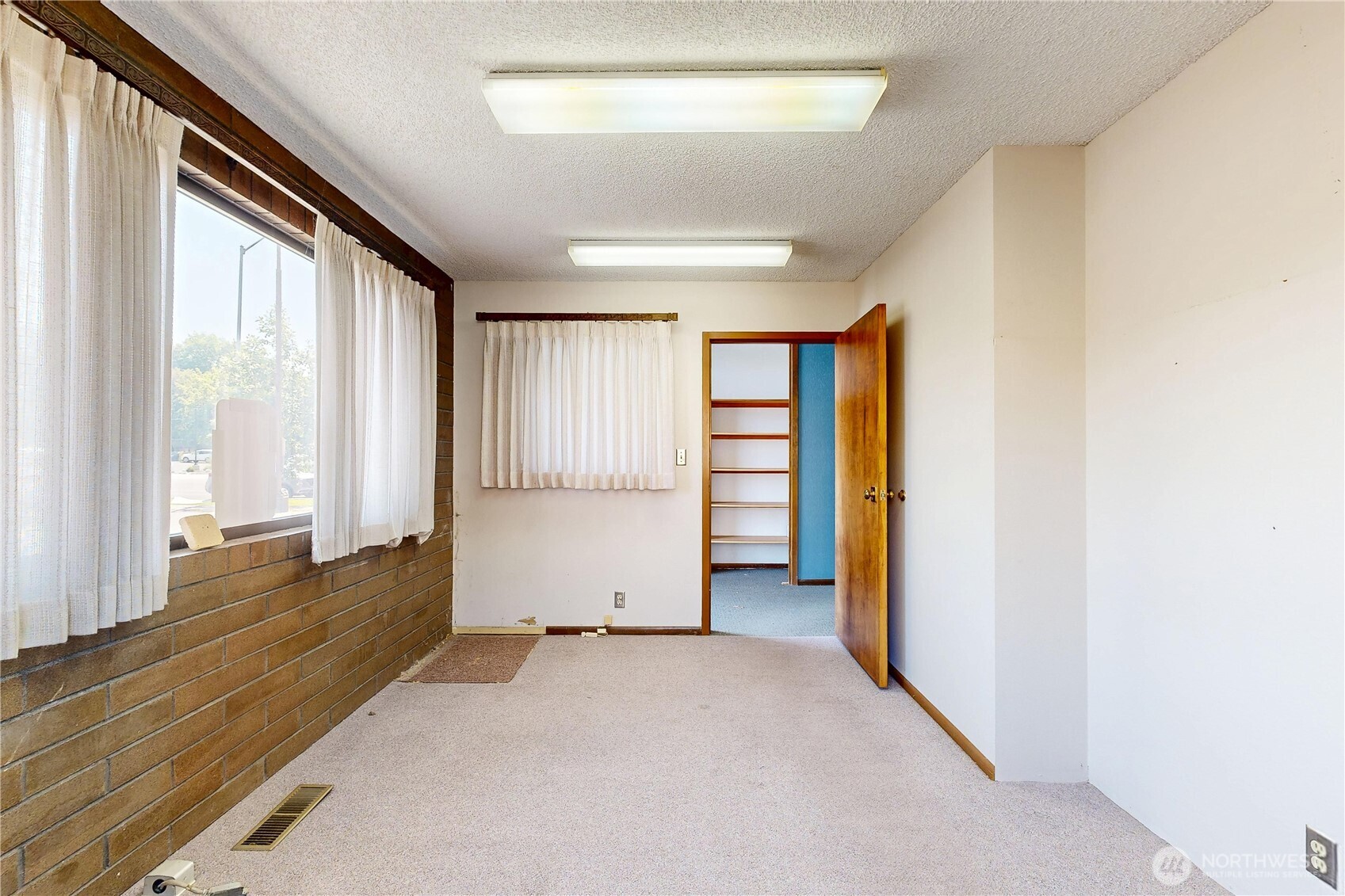 103 E Poplar Street Property Photo 30