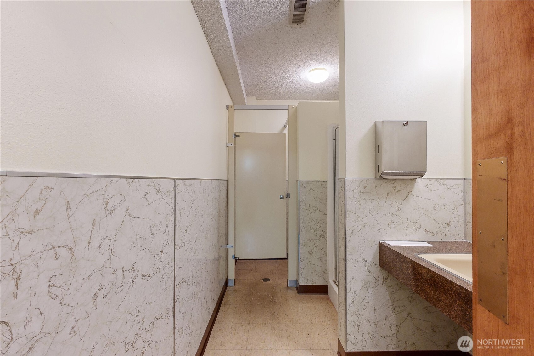 103 E Poplar Street Property Photo 31