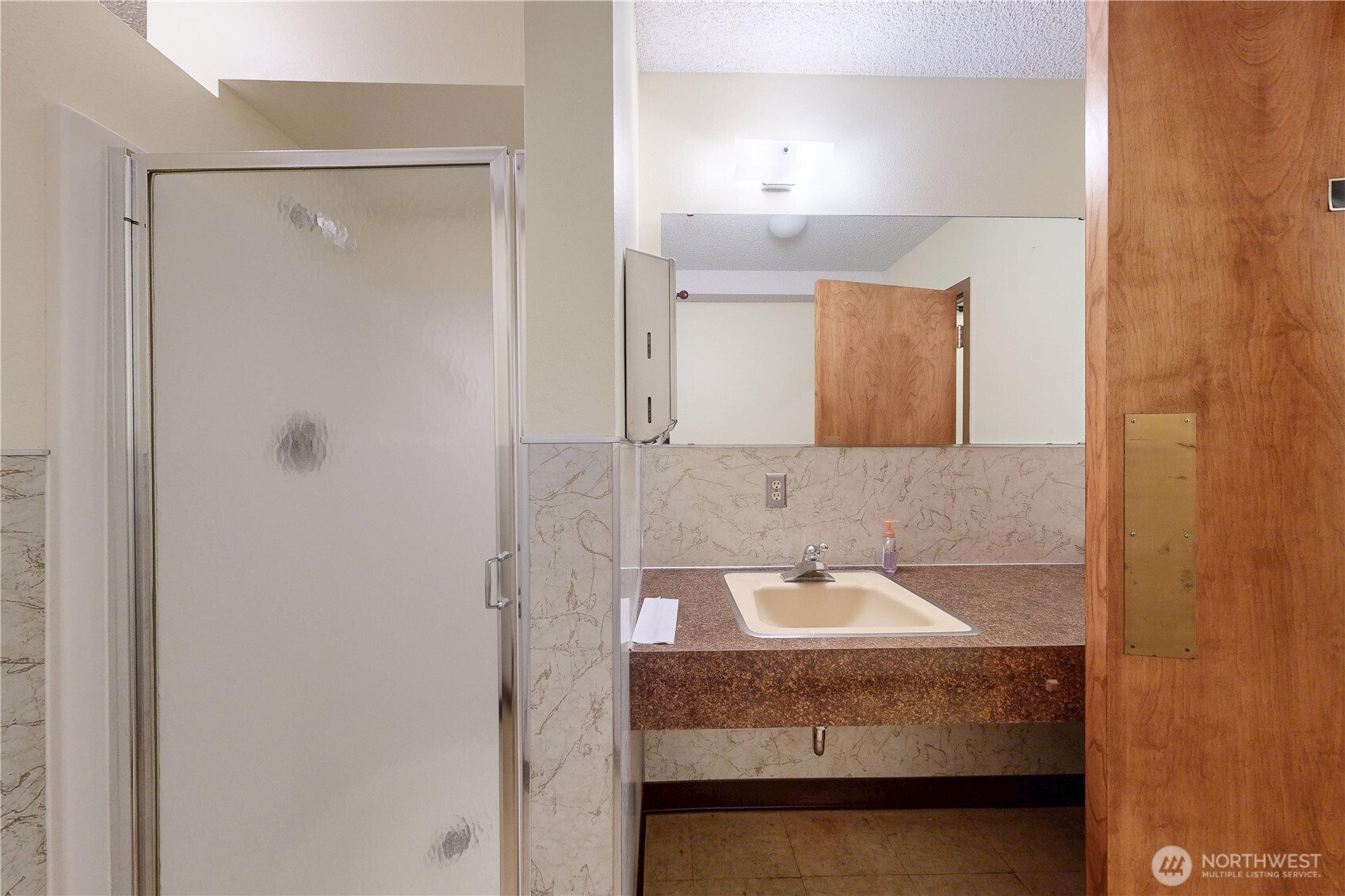 103 E Poplar Street Property Photo 32