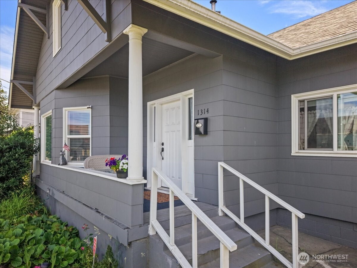 1314 S Cushman Avenue Property Photo 3