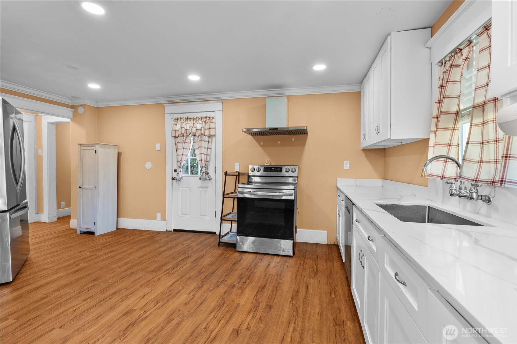 1314 S Cushman Avenue Property Photo 11