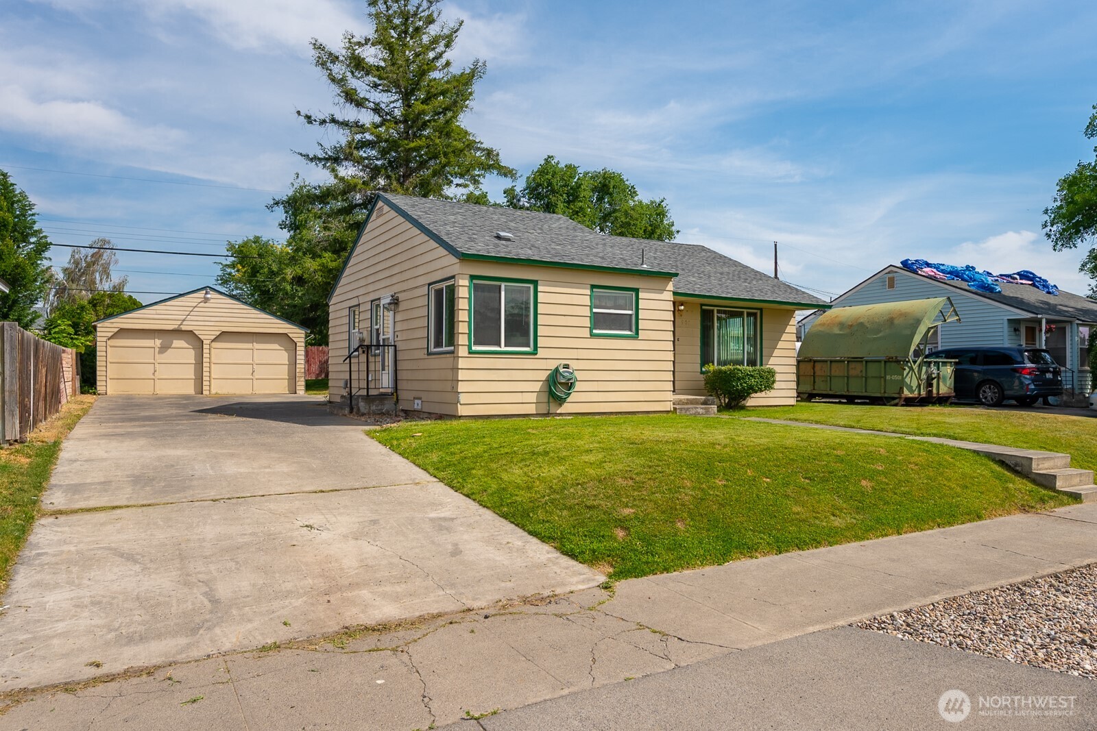 907 S Hawthorne Drive Property Photo 1
