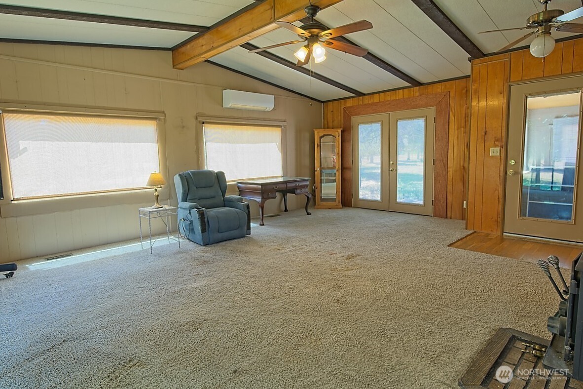 141 Quiet Place Property Photo 8