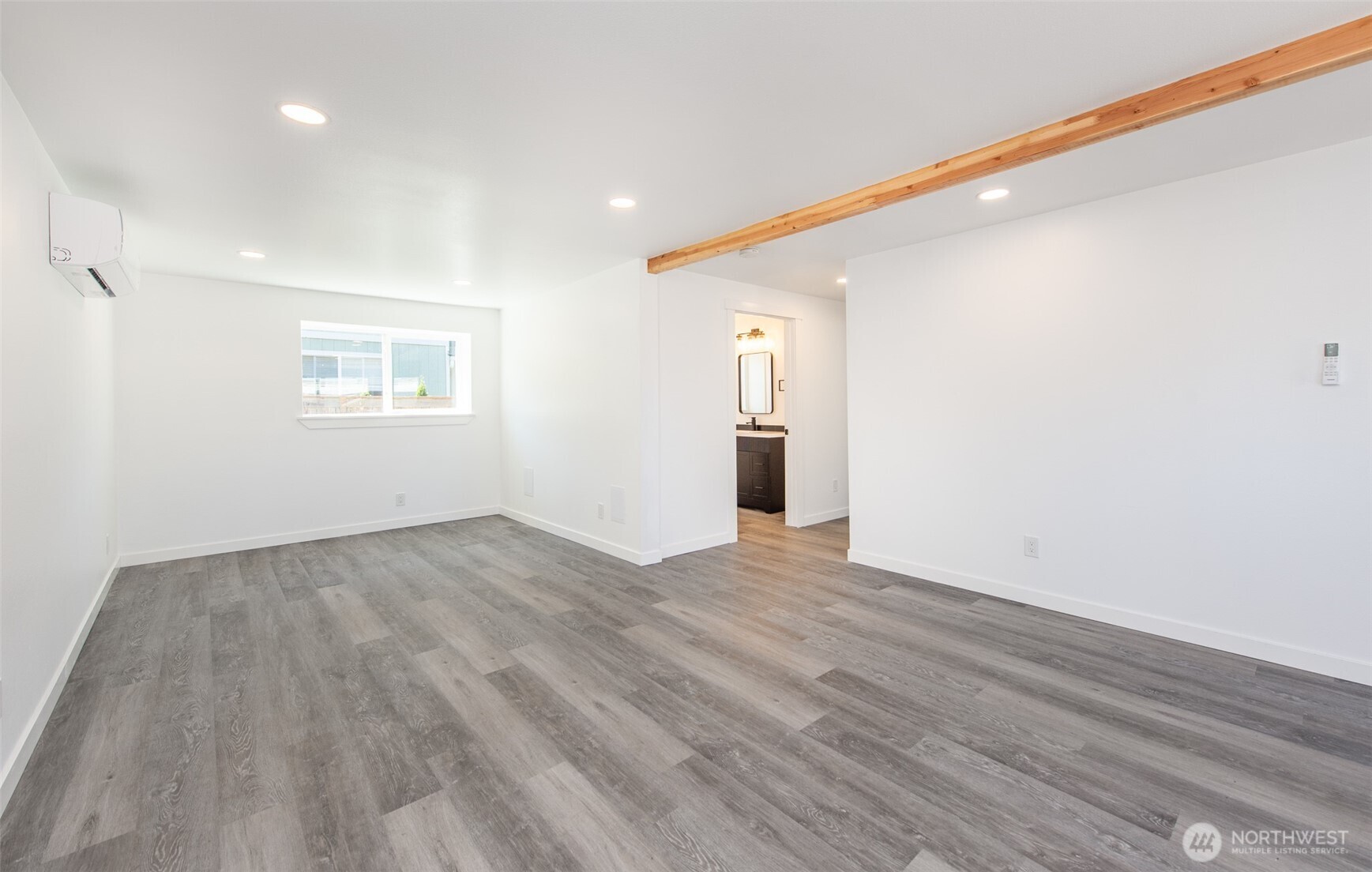 320 E Lopez Avenue Property Photo 5