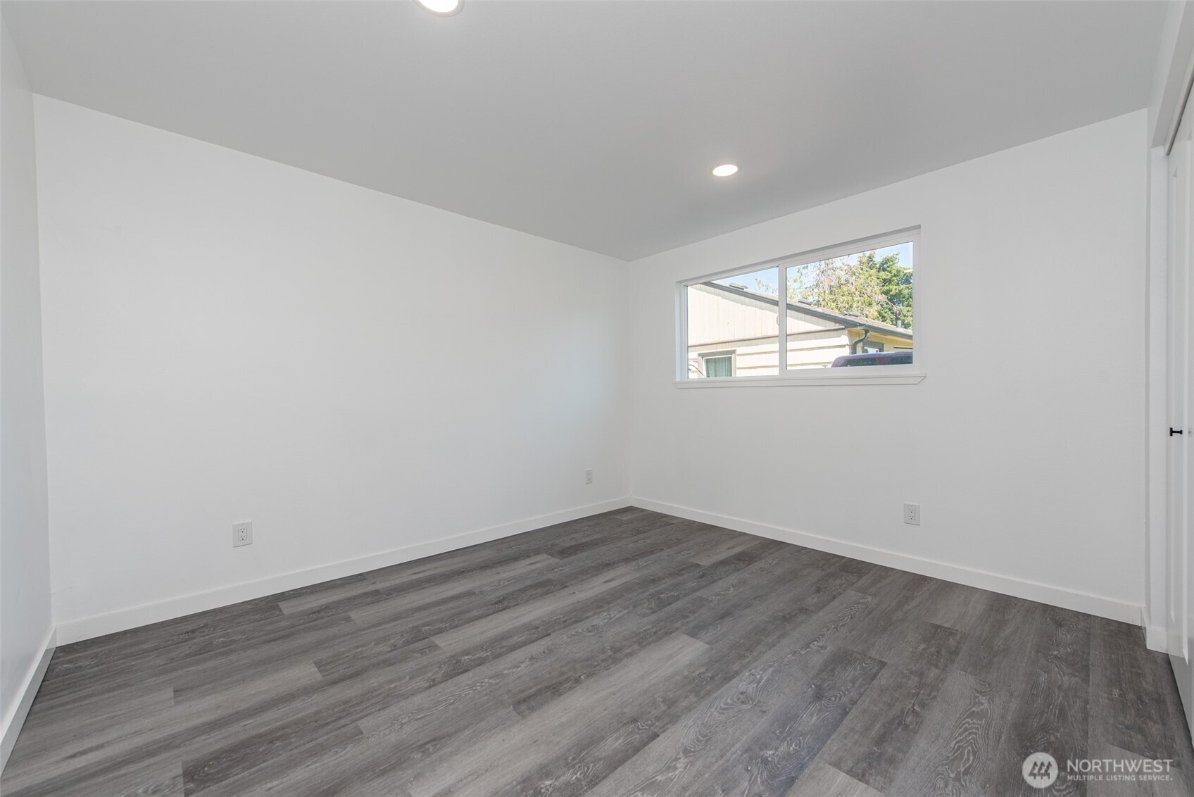 320 E Lopez Avenue Property Photo 9