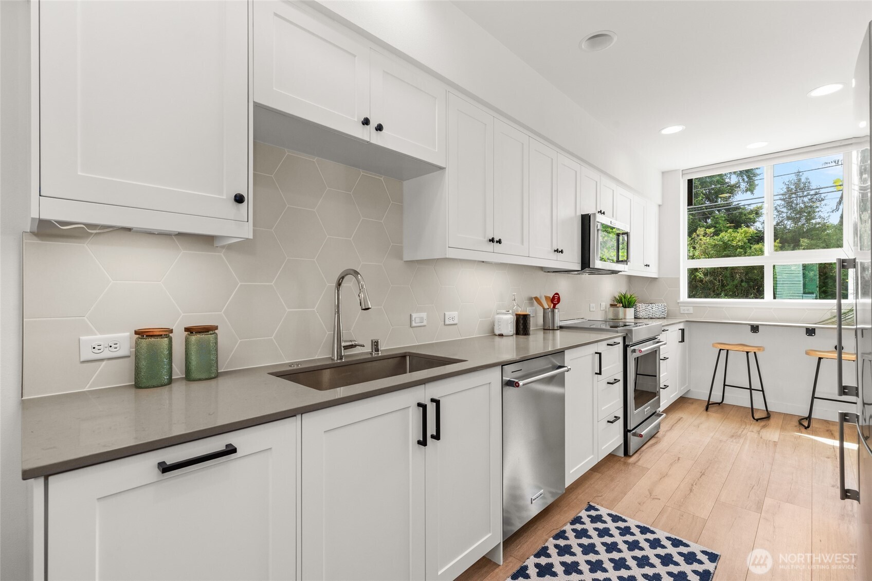 2106 Ne 85th Street E Property Photo 1