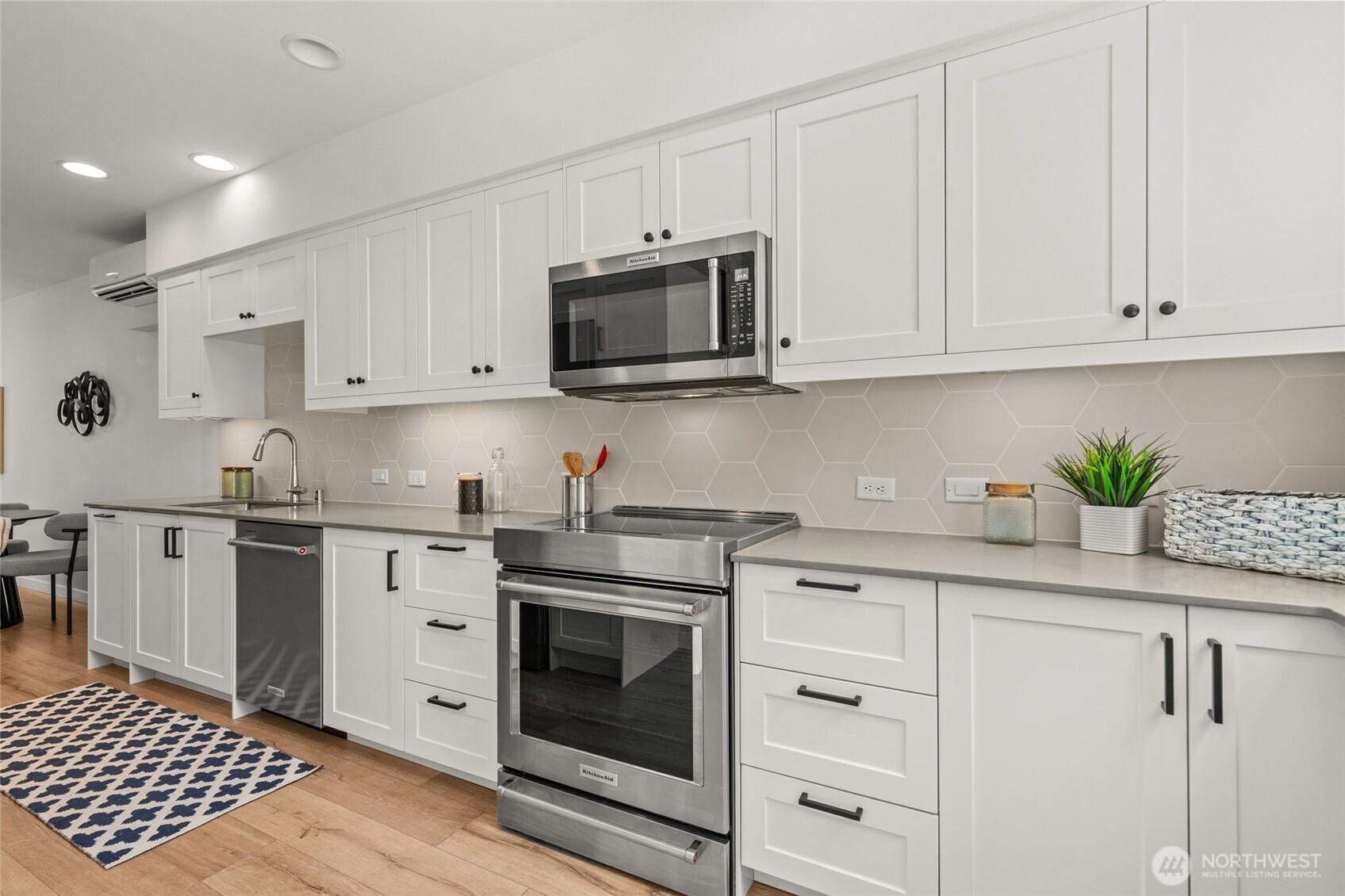 2106 Ne 85th Street E Property Photo 6