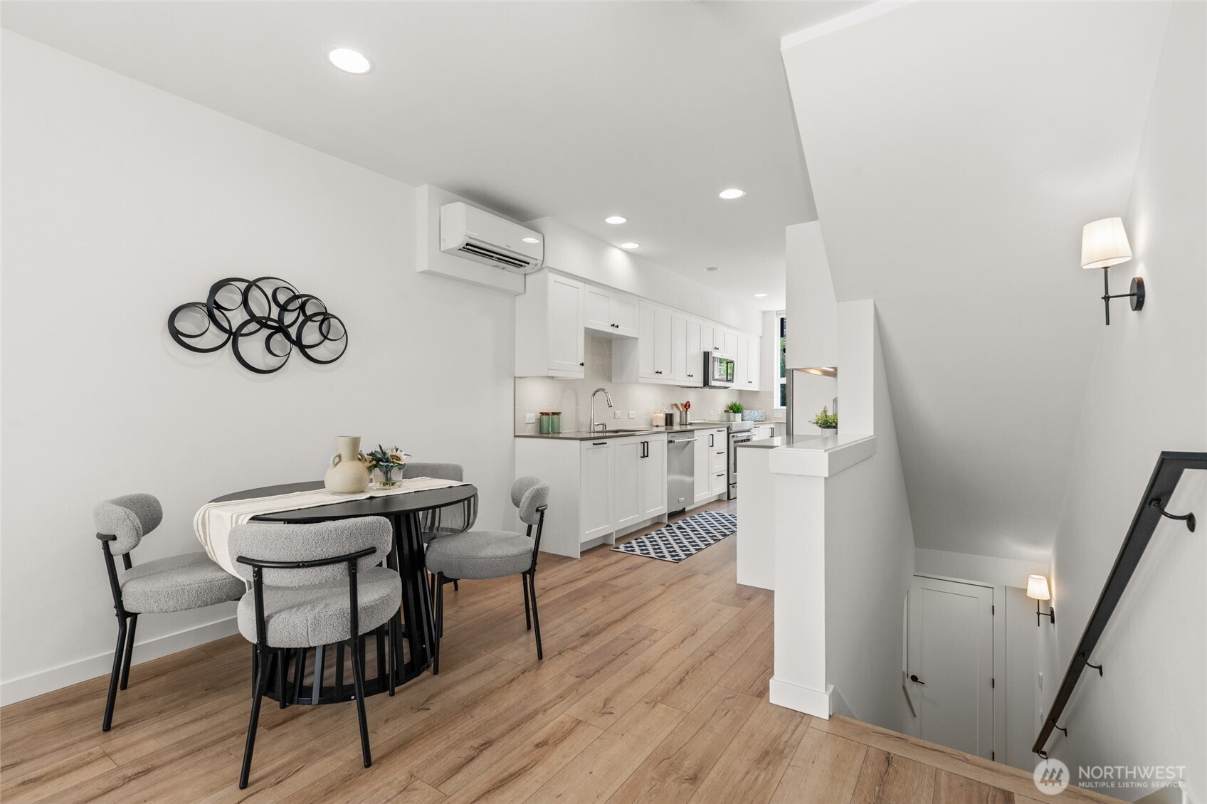 2106 Ne 85th Street E Property Photo 8