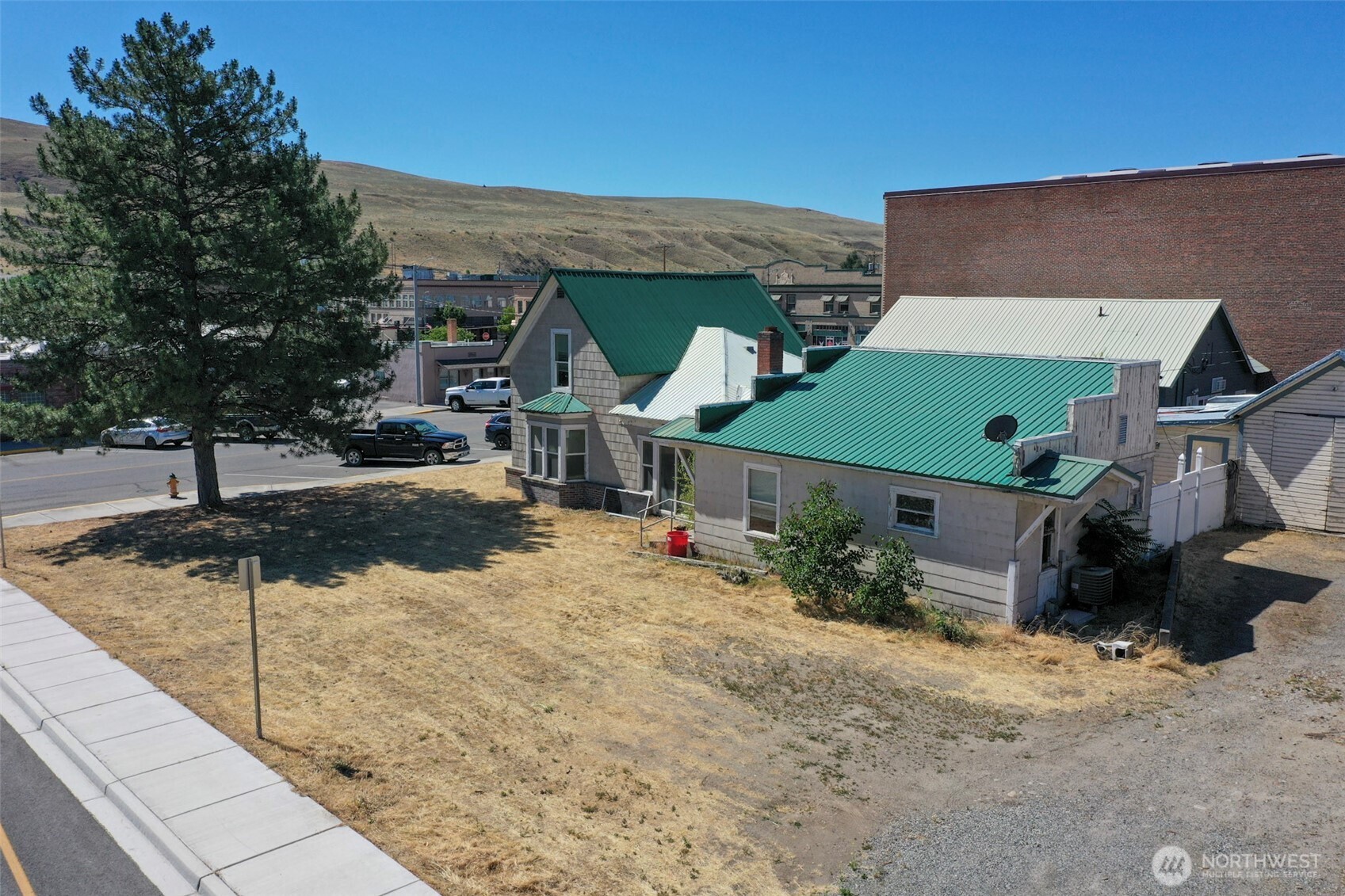112 3rd Avenue Property Photo 4