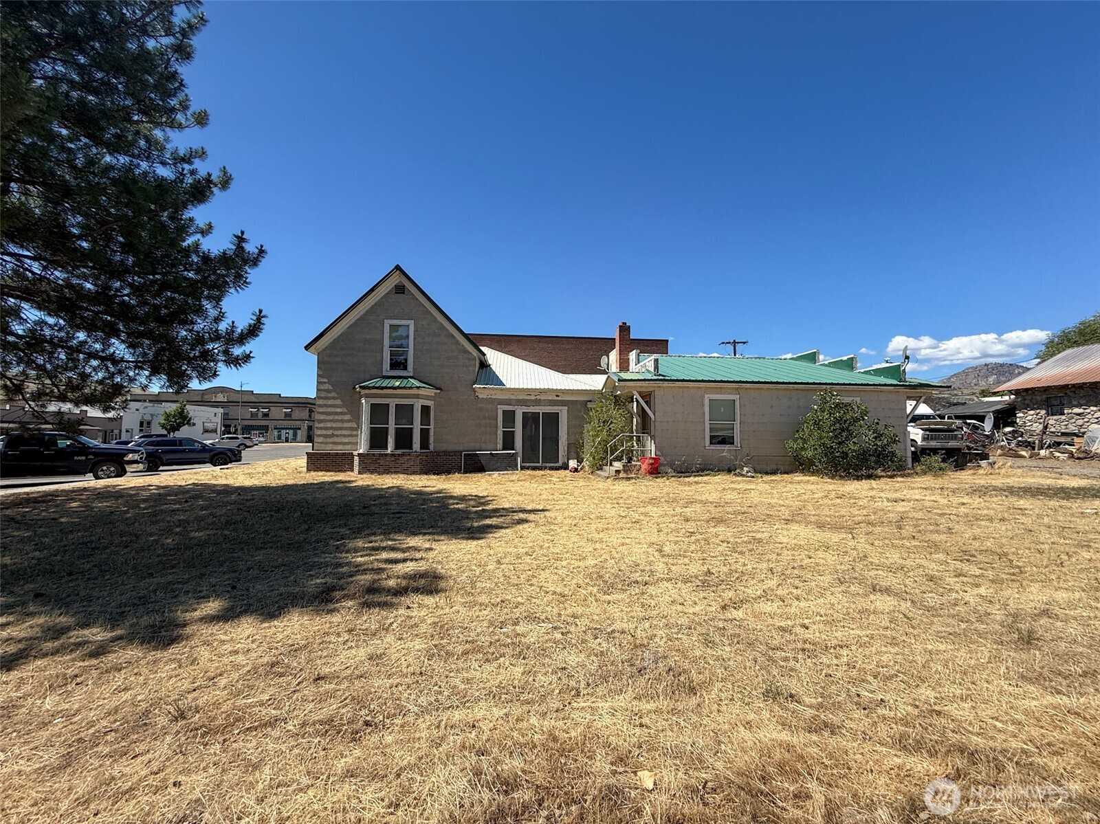 112 3rd Avenue Property Photo 7