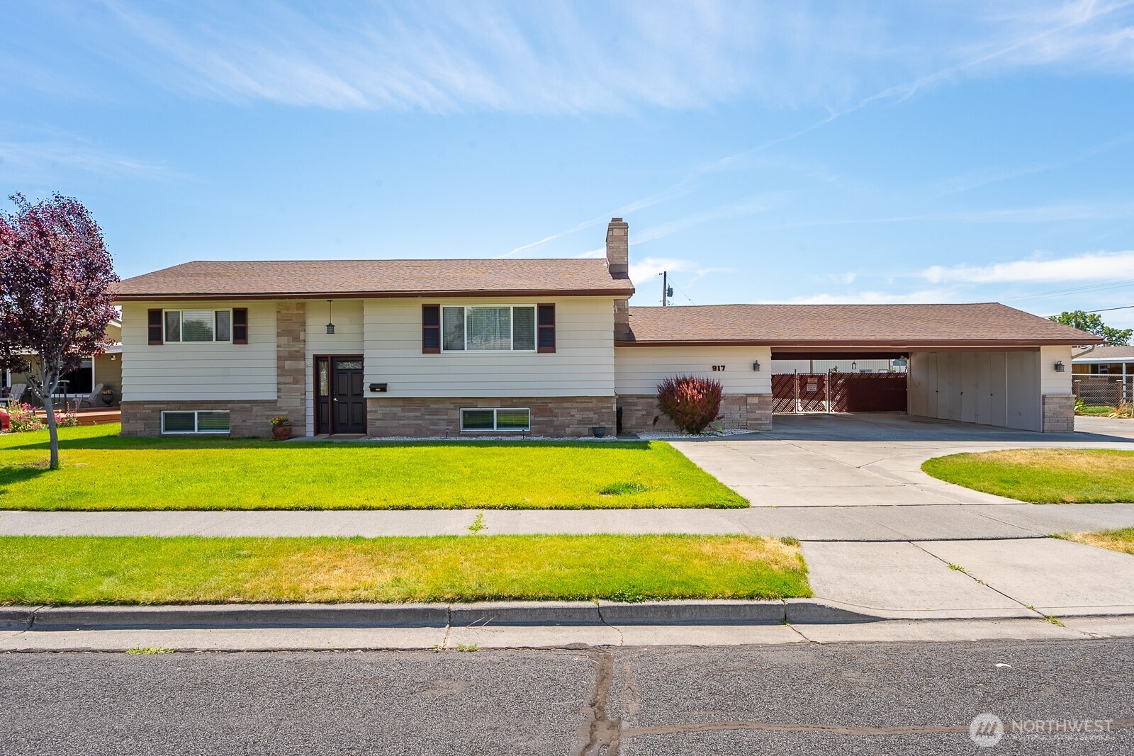 917 S Dahlia Drive Property Photo 1