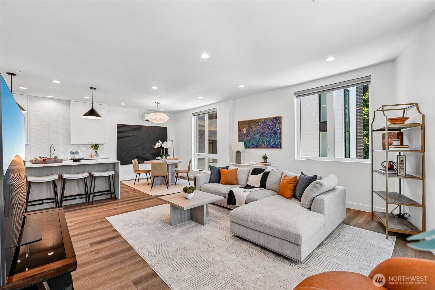 117 6th Street E Property Photo 5
