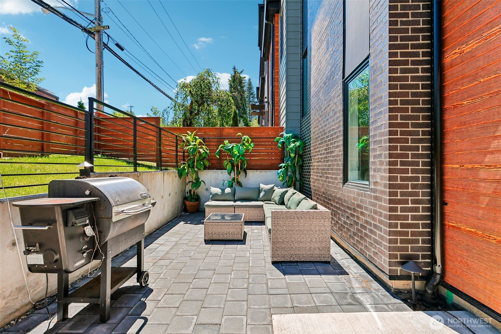 117 6th Street E Property Photo 27
