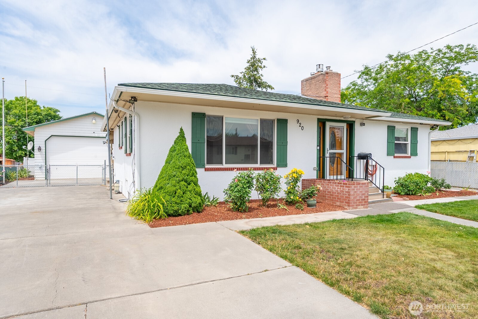 920 S Dahlia Drive Property Photo 1