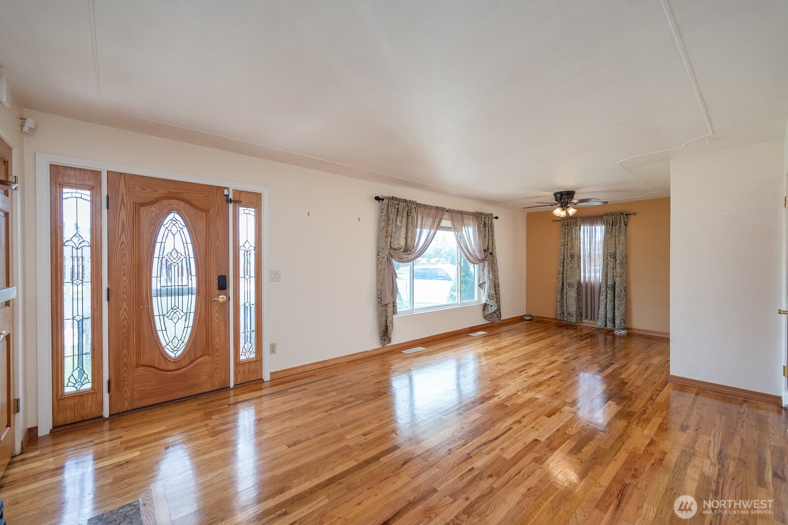 920 S Dahlia Drive Property Photo 3