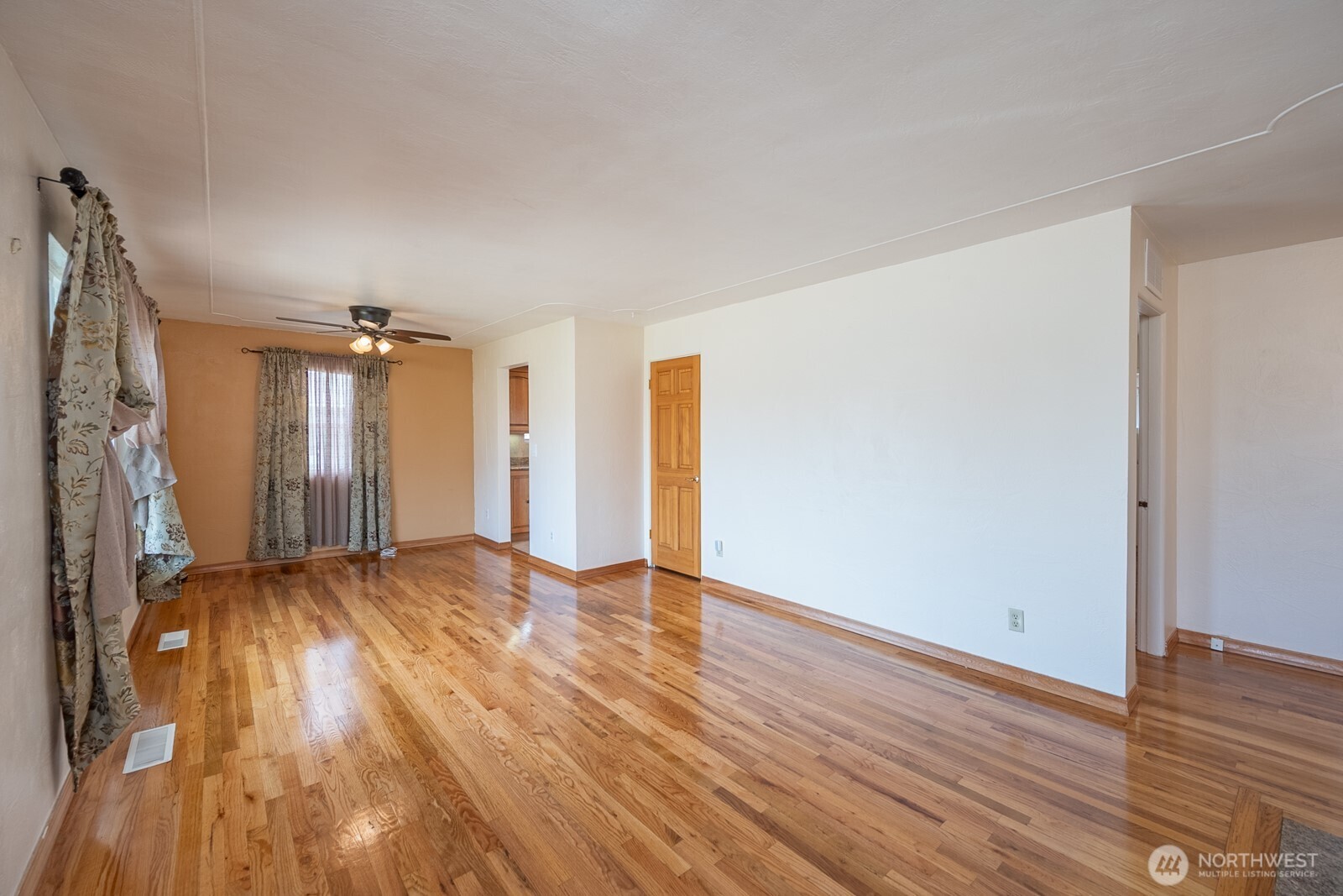 920 S Dahlia Drive Property Photo 4