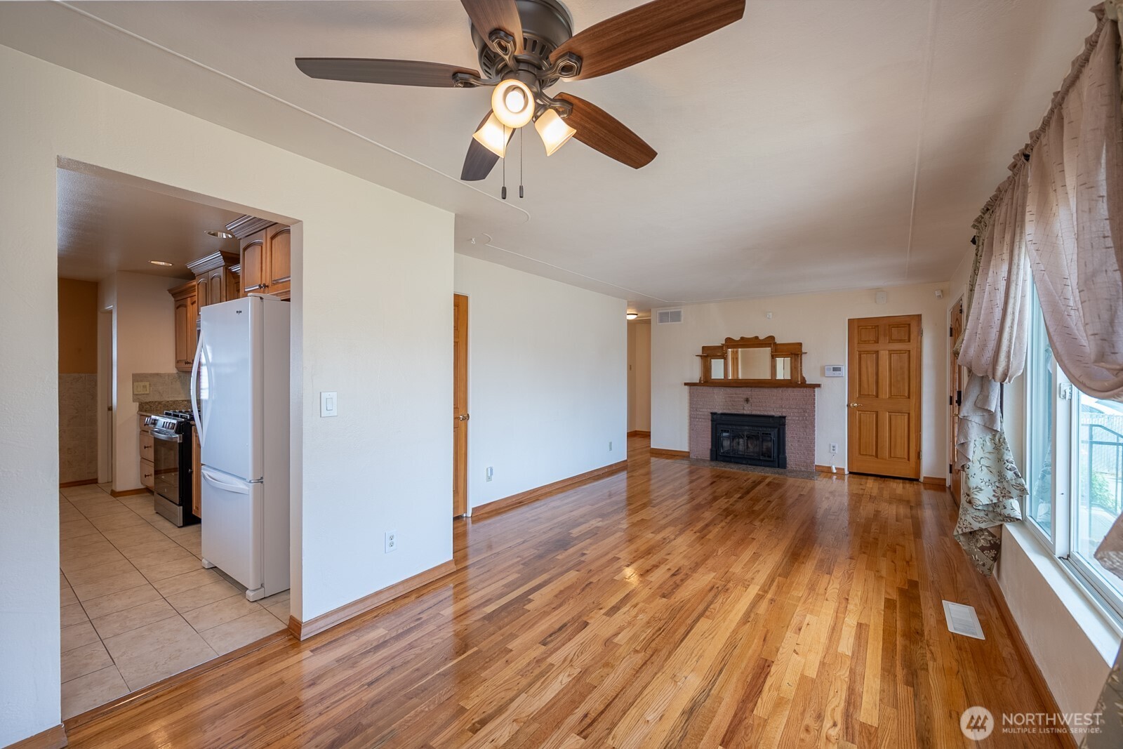920 S Dahlia Drive Property Photo 6
