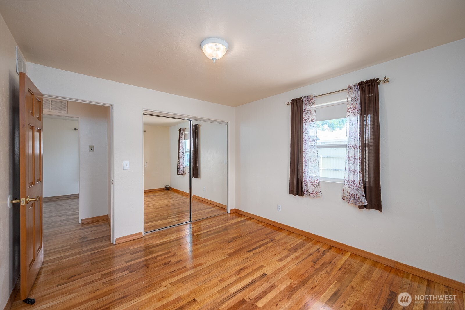920 S Dahlia Drive Property Photo 8