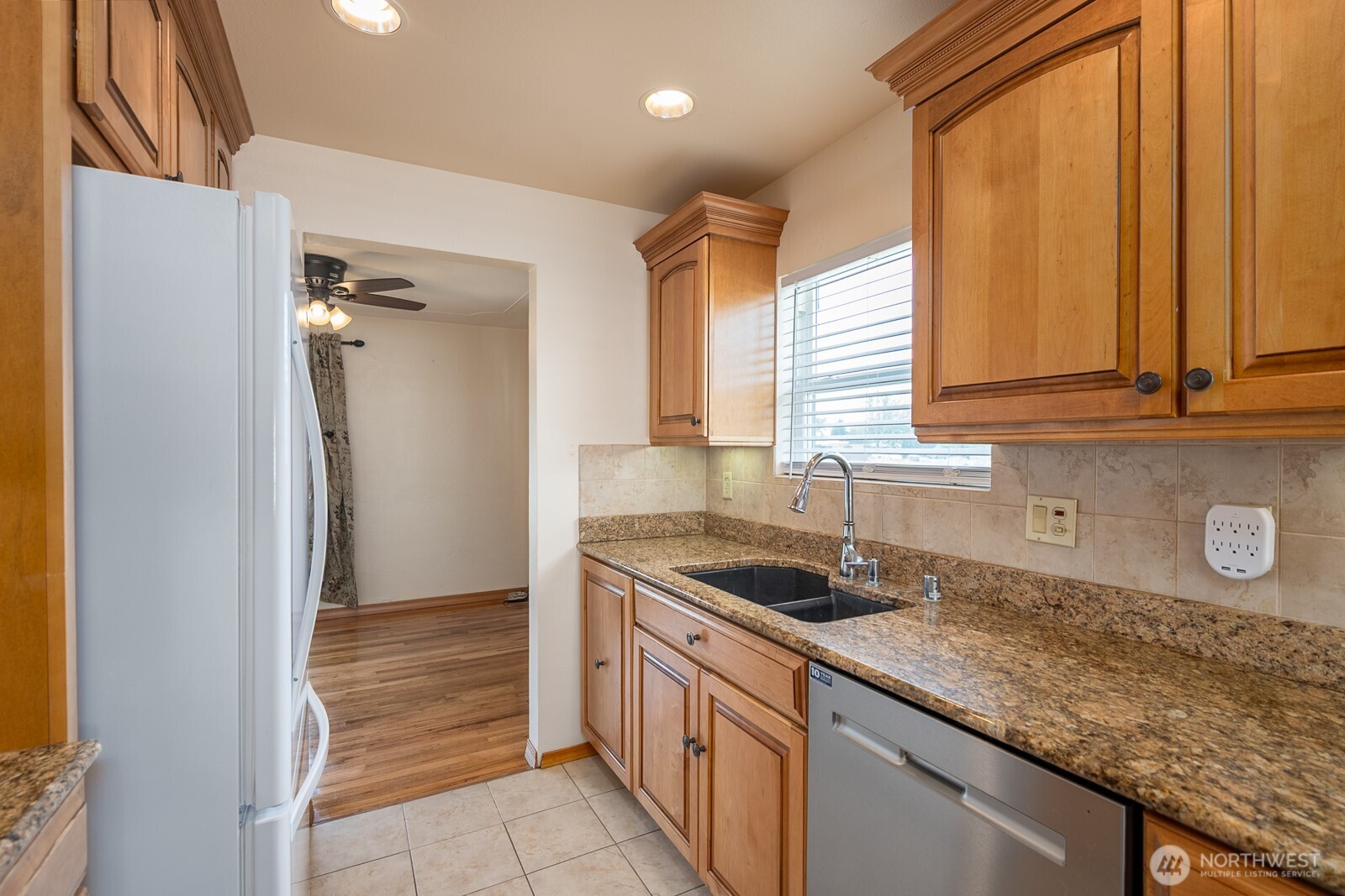 920 S Dahlia Drive Property Photo 15