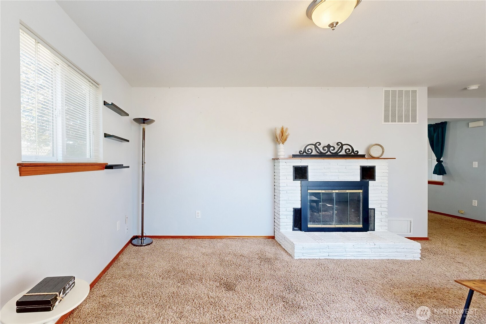 735 Ne Spitzenburg Street Property Photo 5