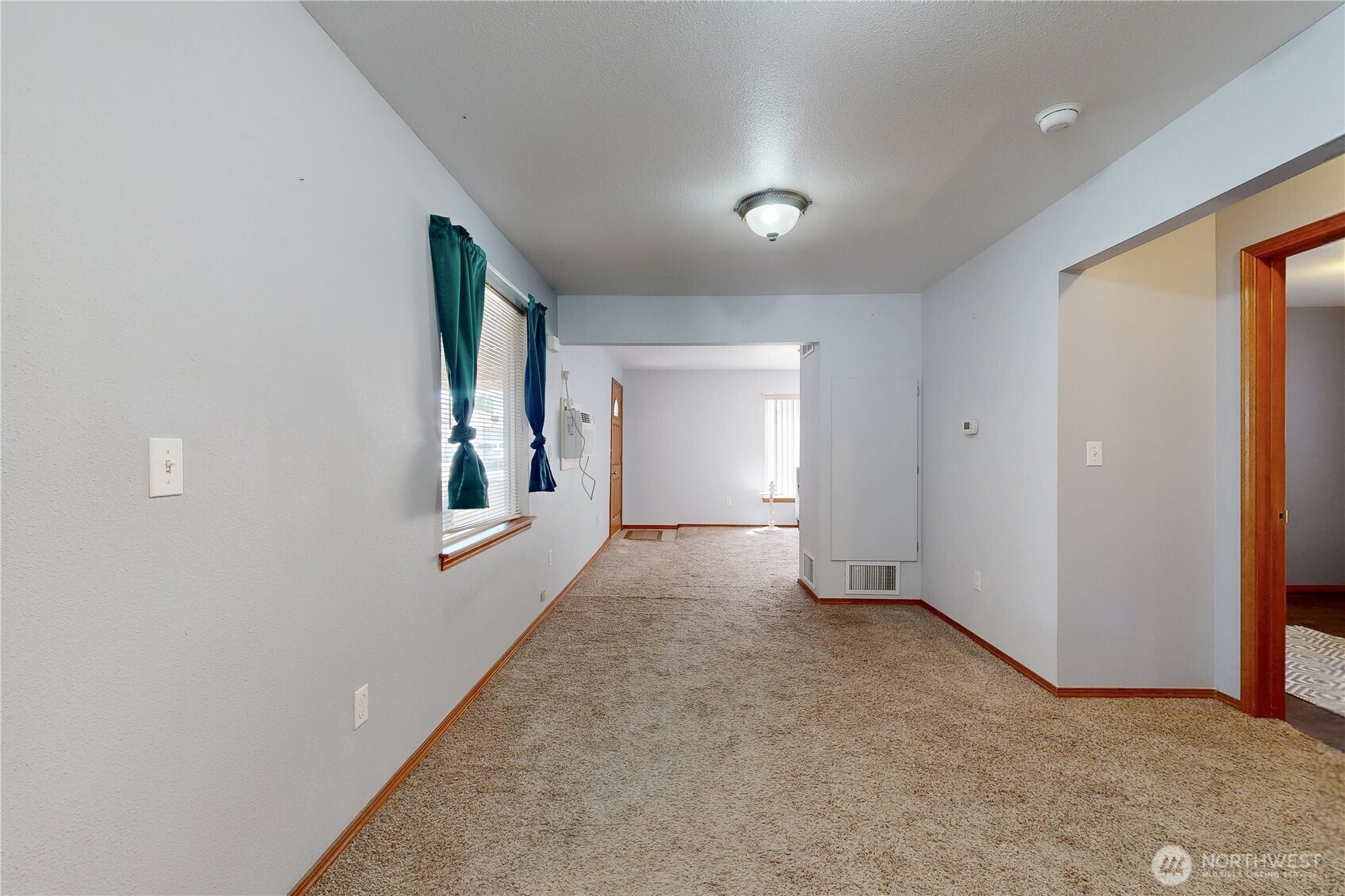 735 Ne Spitzenburg Street Property Photo 9