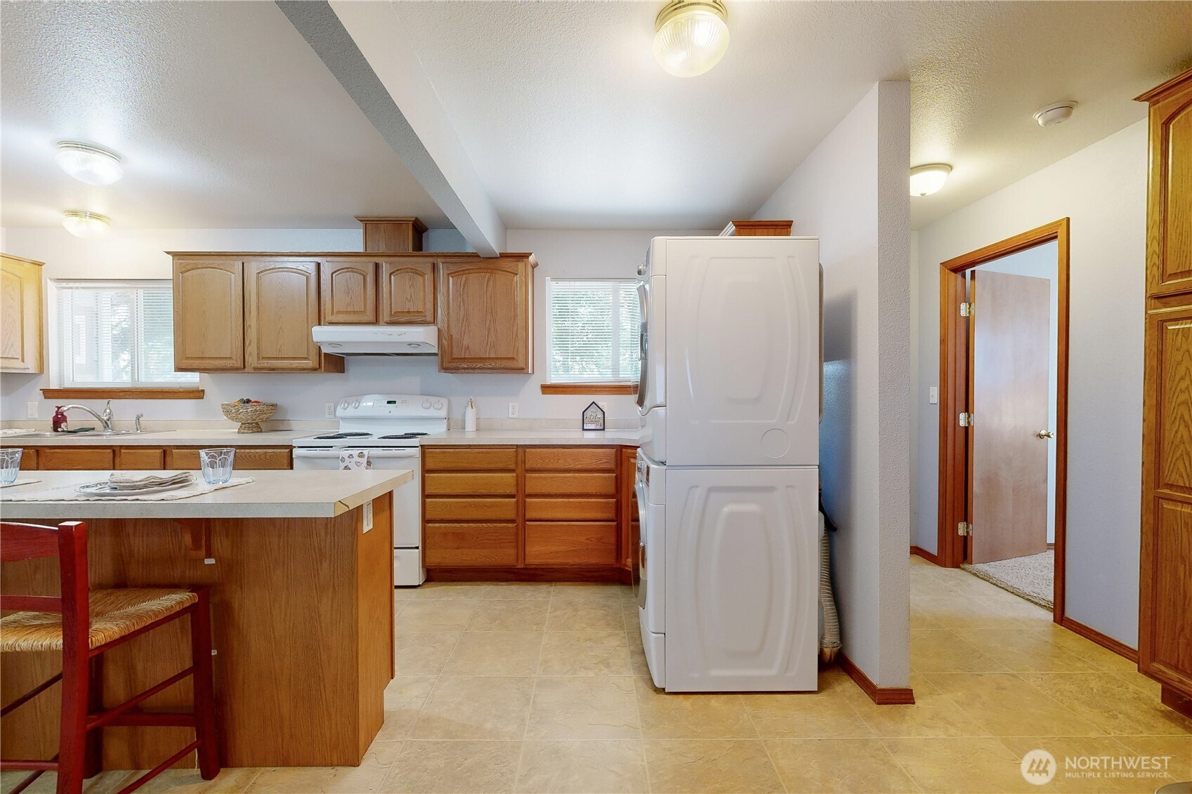 735 Ne Spitzenburg Street Property Photo 11