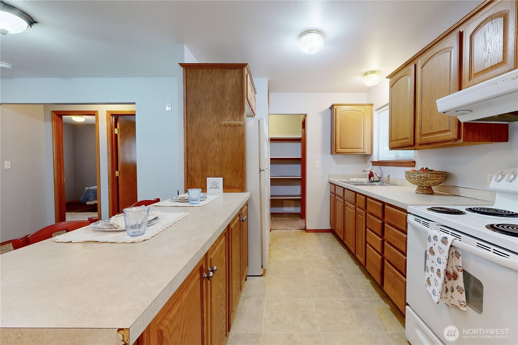 735 Ne Spitzenburg Street Property Photo 13