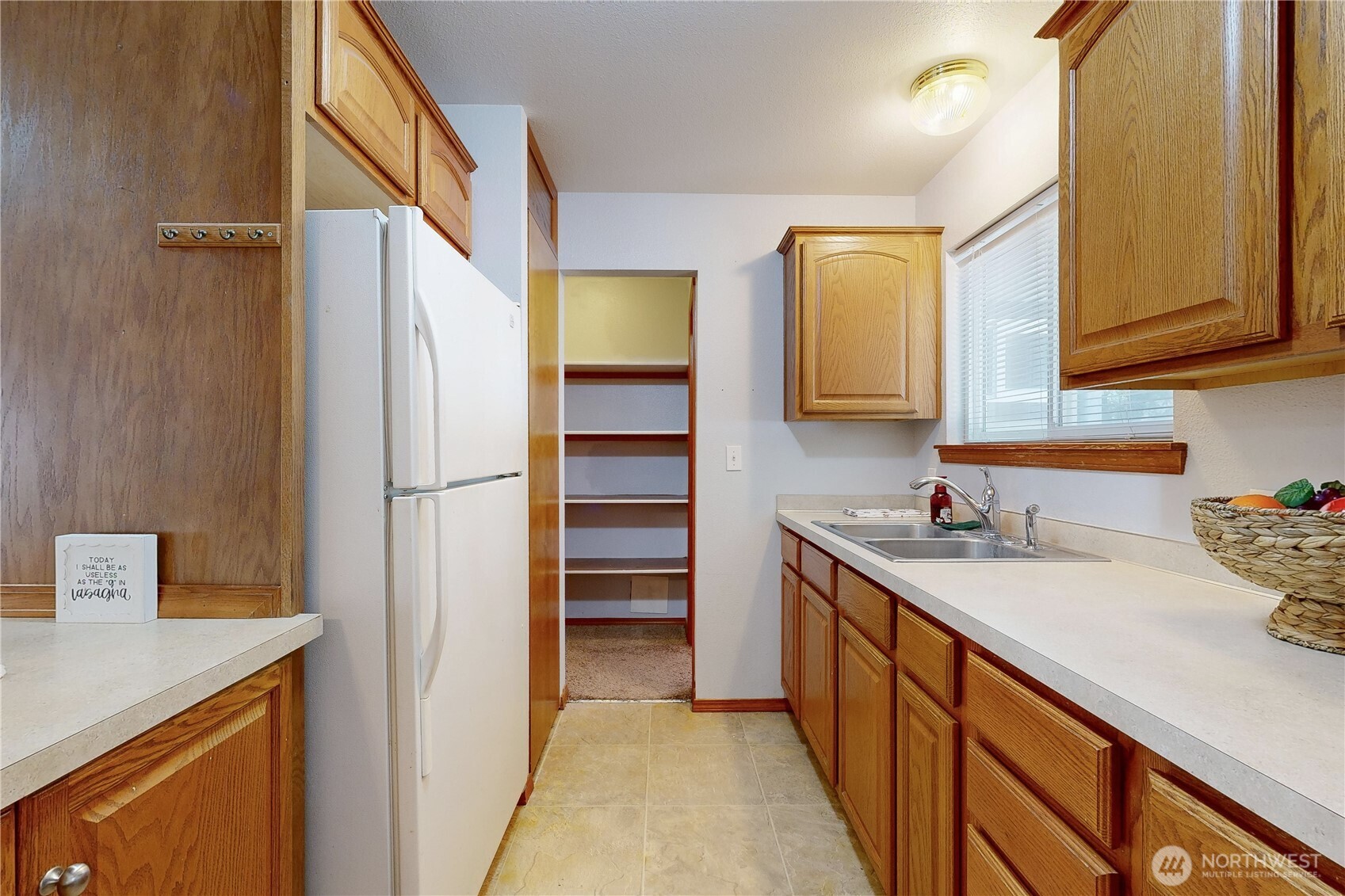 735 Ne Spitzenburg Street Property Photo 14