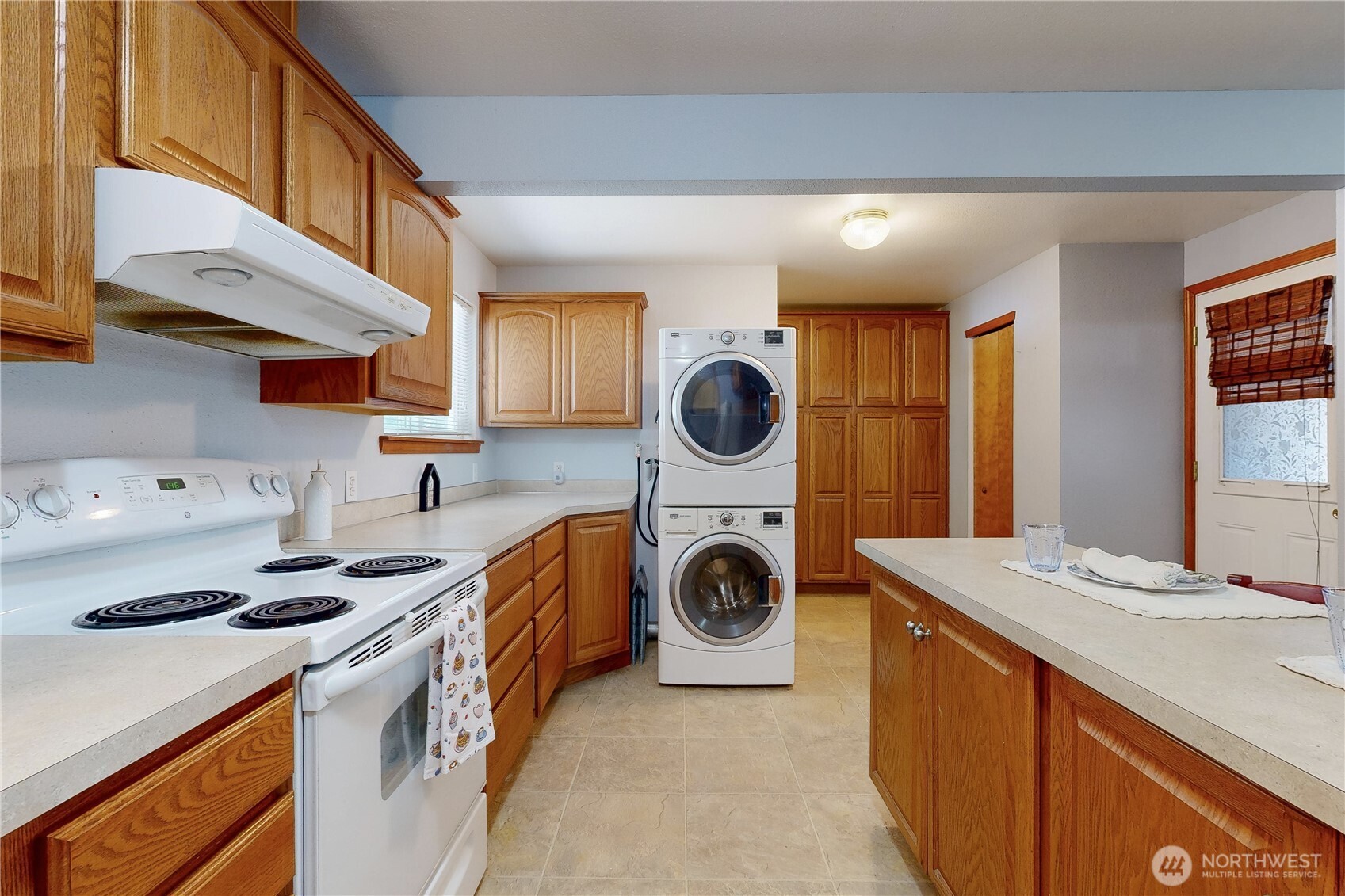 735 Ne Spitzenburg Street Property Photo 15