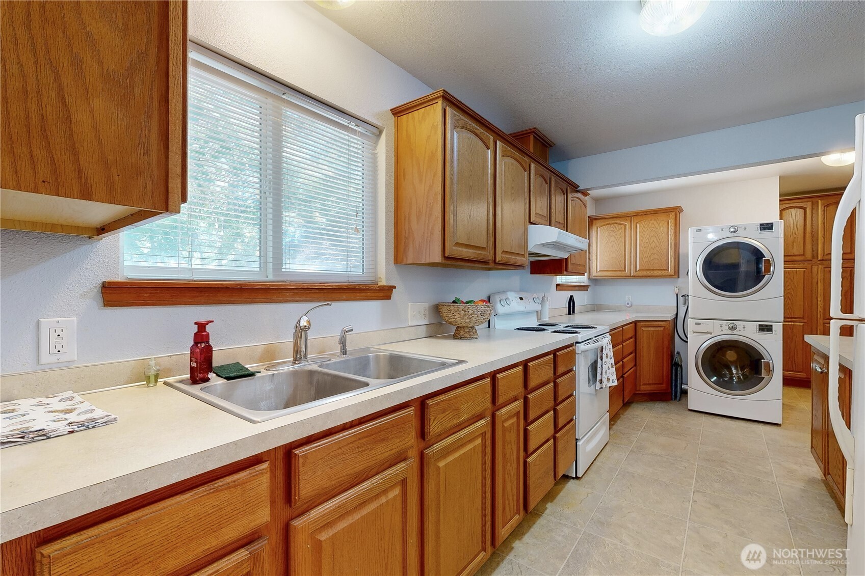 735 Ne Spitzenburg Street Property Photo 16