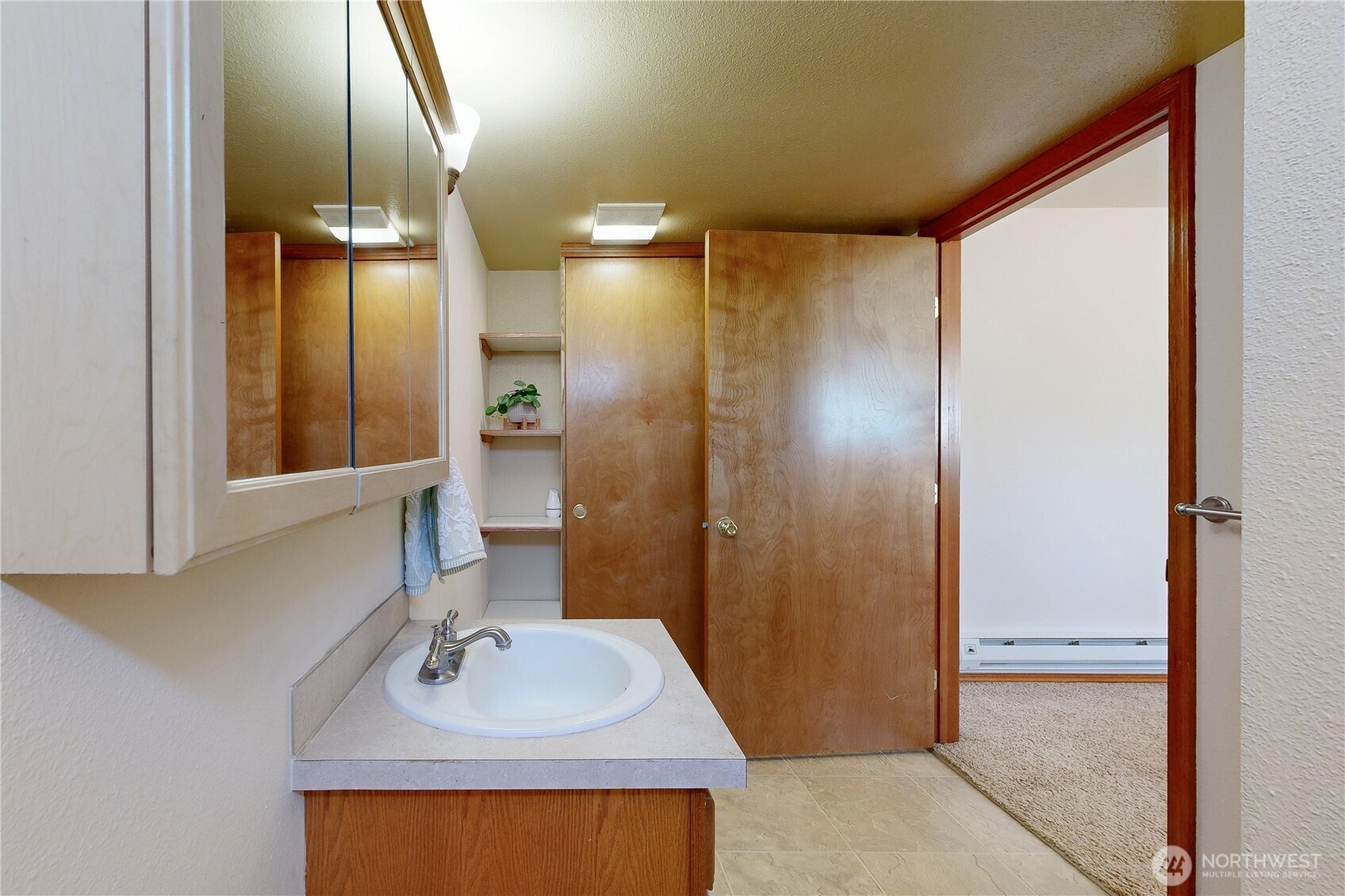 735 Ne Spitzenburg Street Property Photo 25