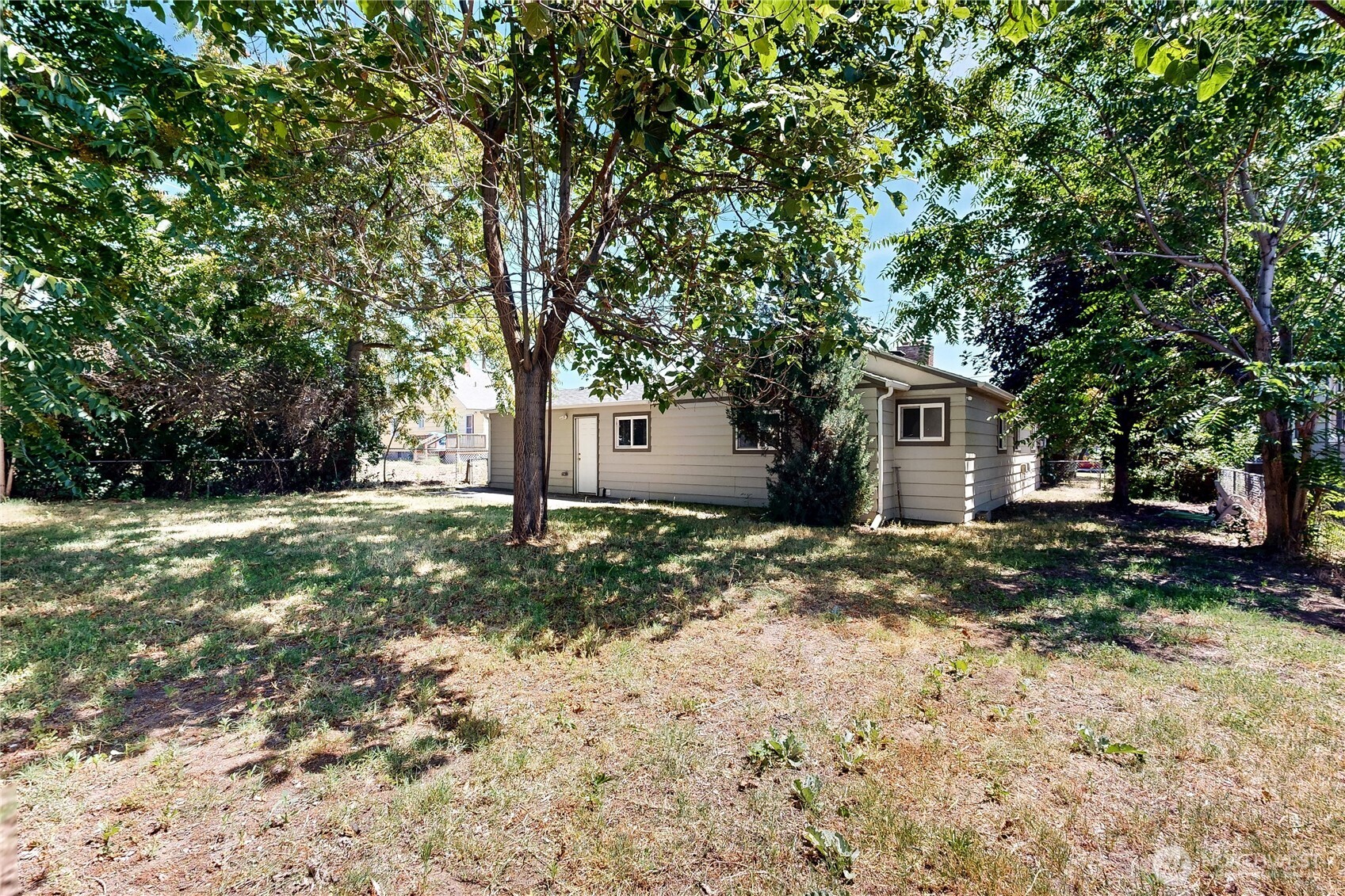 735 Ne Spitzenburg Street Property Photo 28