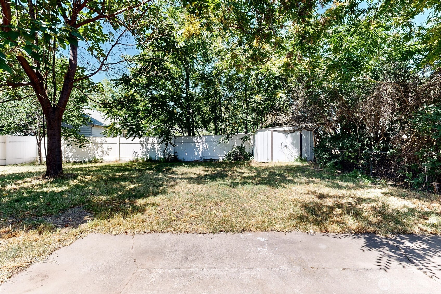 735 Ne Spitzenburg Street Property Photo 29