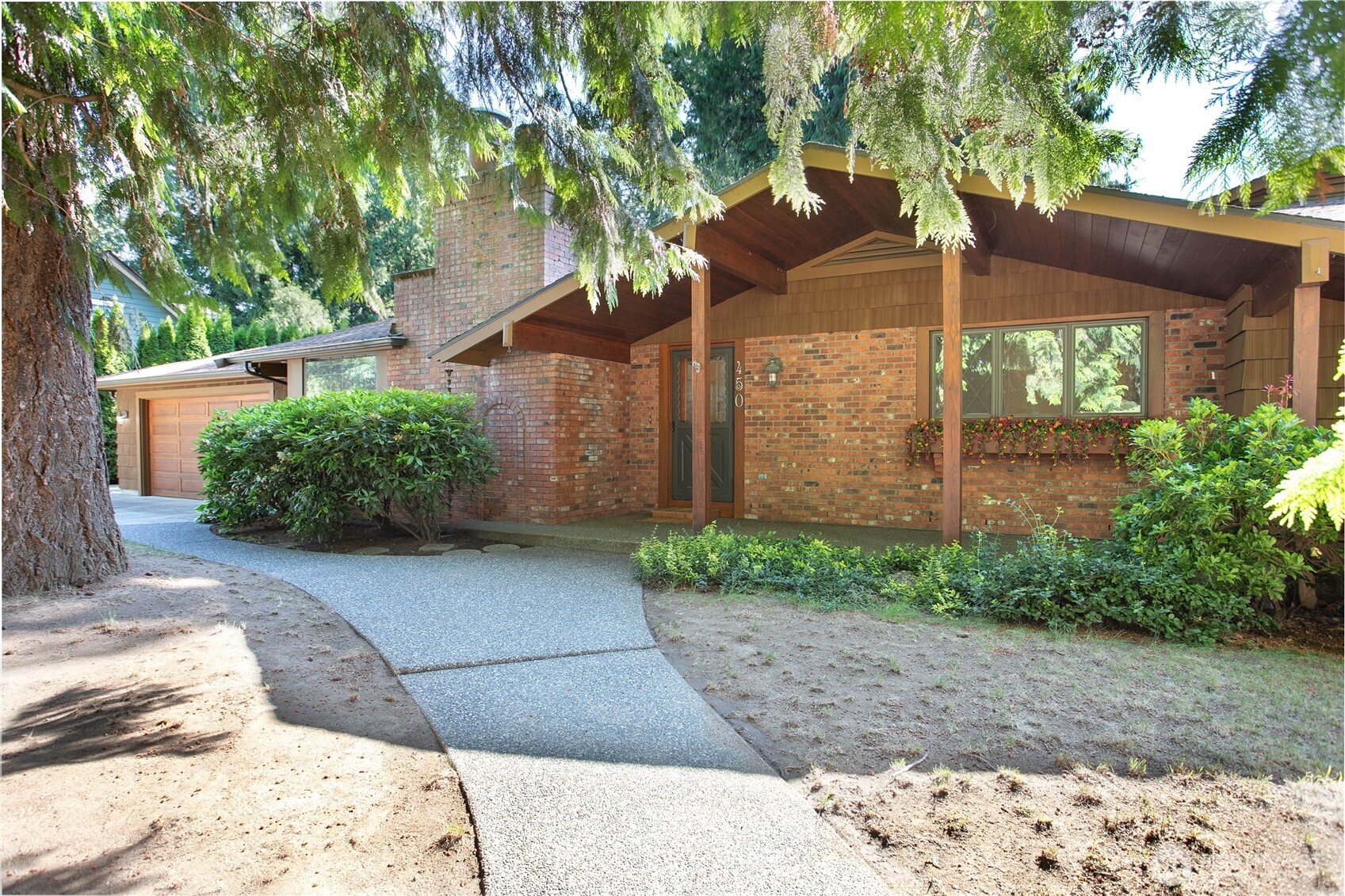 450 Wood Creek Drive Property Photo 2