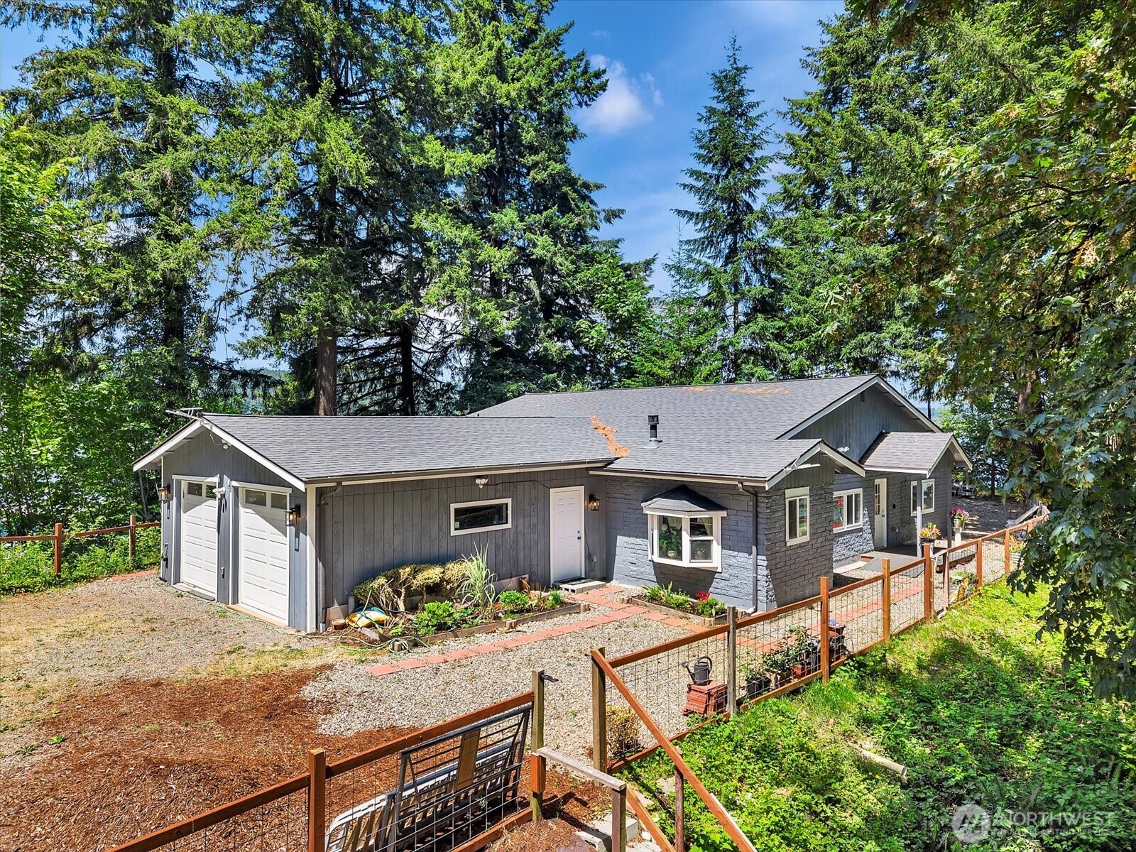 1302 Sw Bay Street Property Photo 2