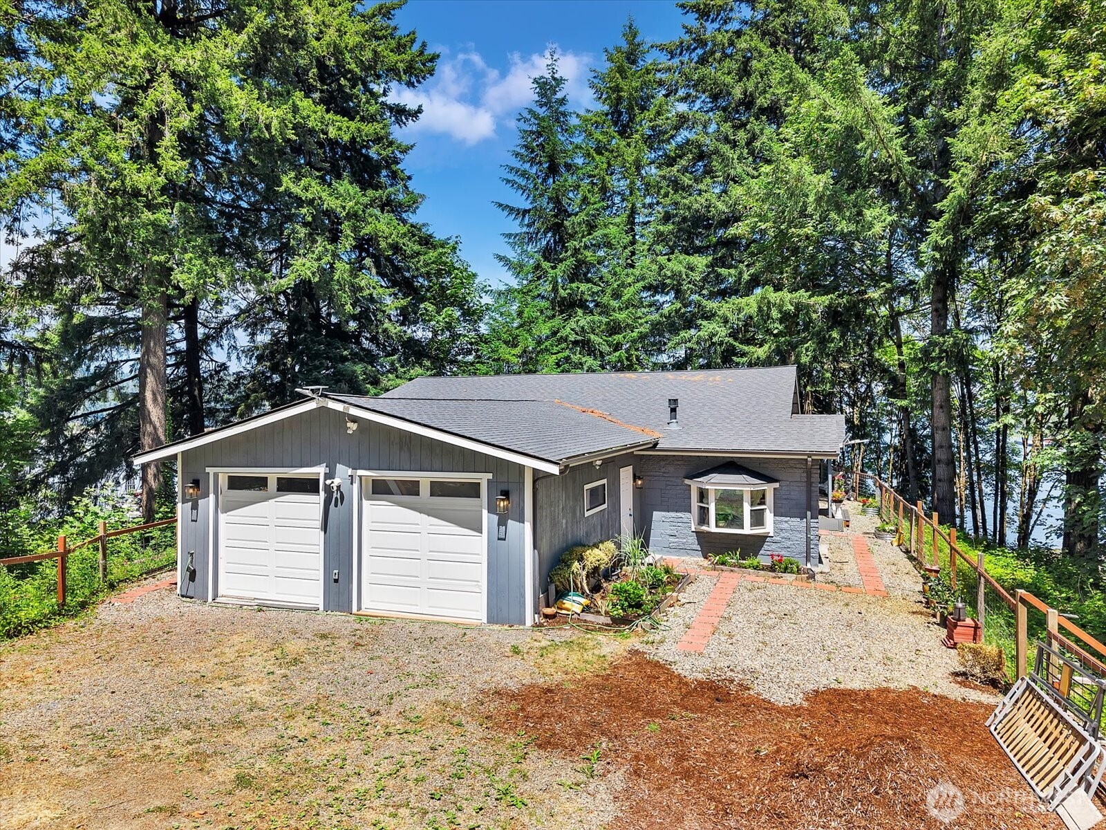 1302 Sw Bay Street Property Photo 3