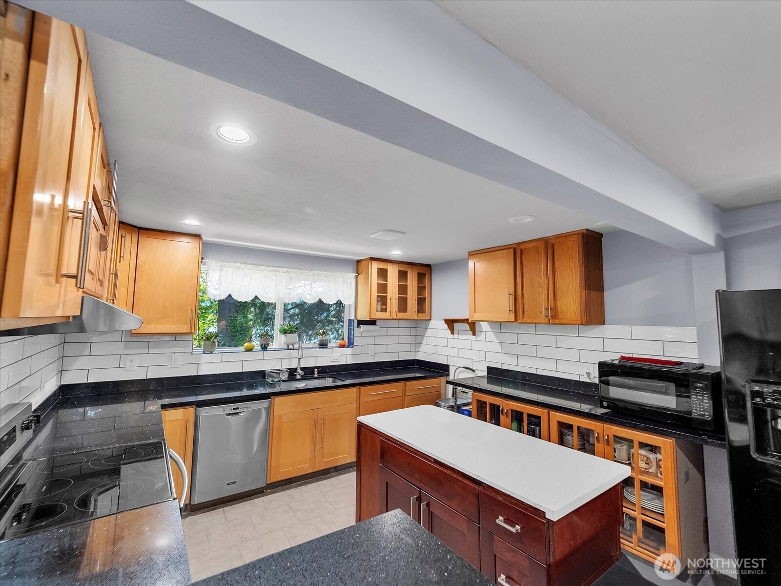 1302 Sw Bay Street Property Photo 11