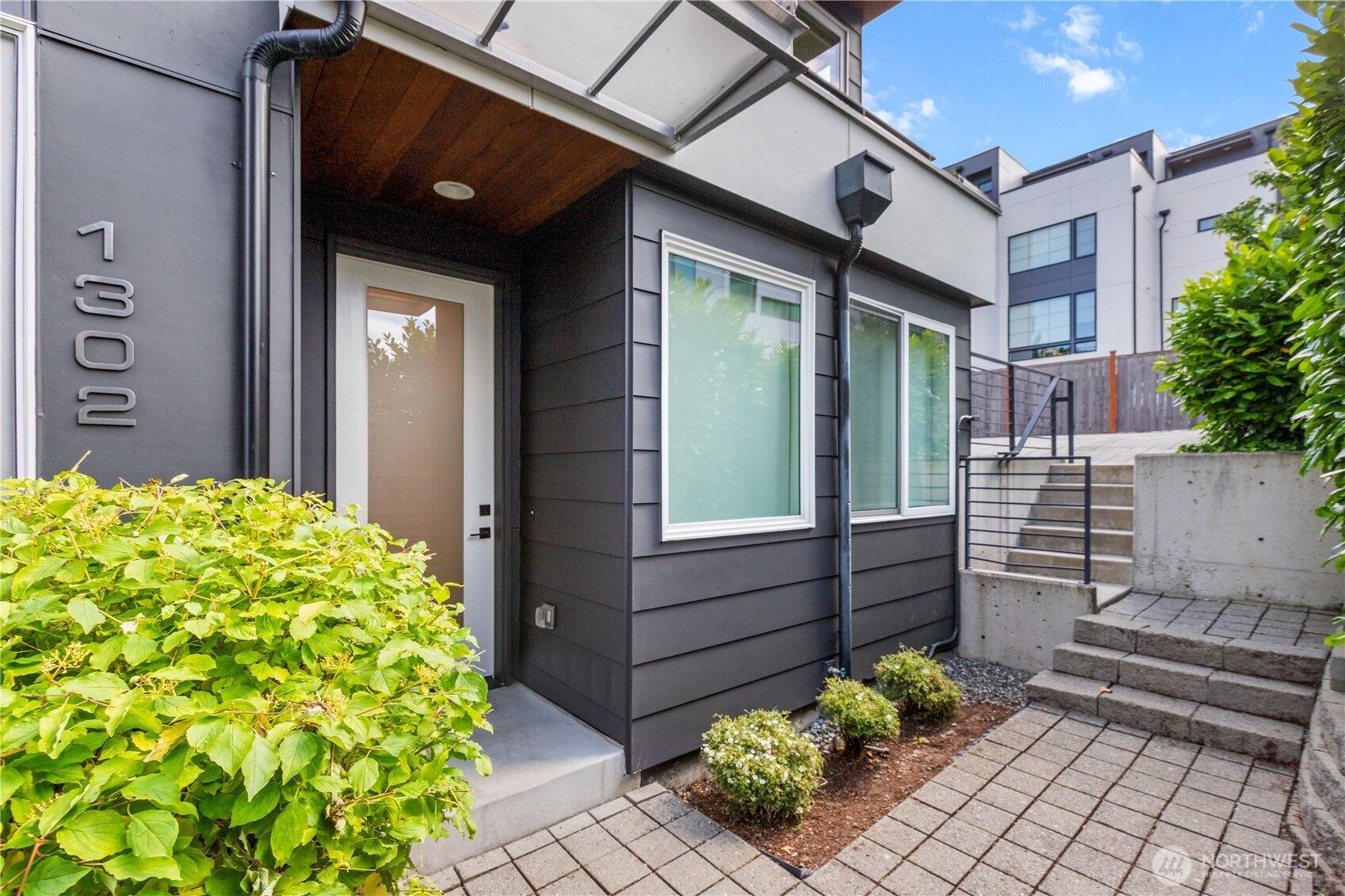 1302 30th Avenue Property Photo 2