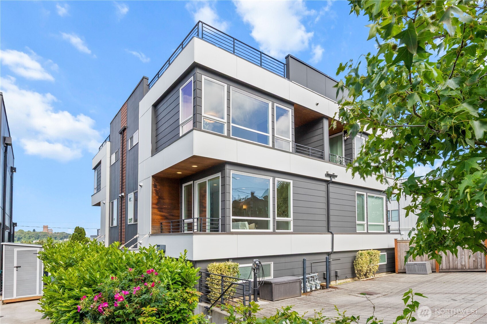 1302 30th Avenue Property Photo 2