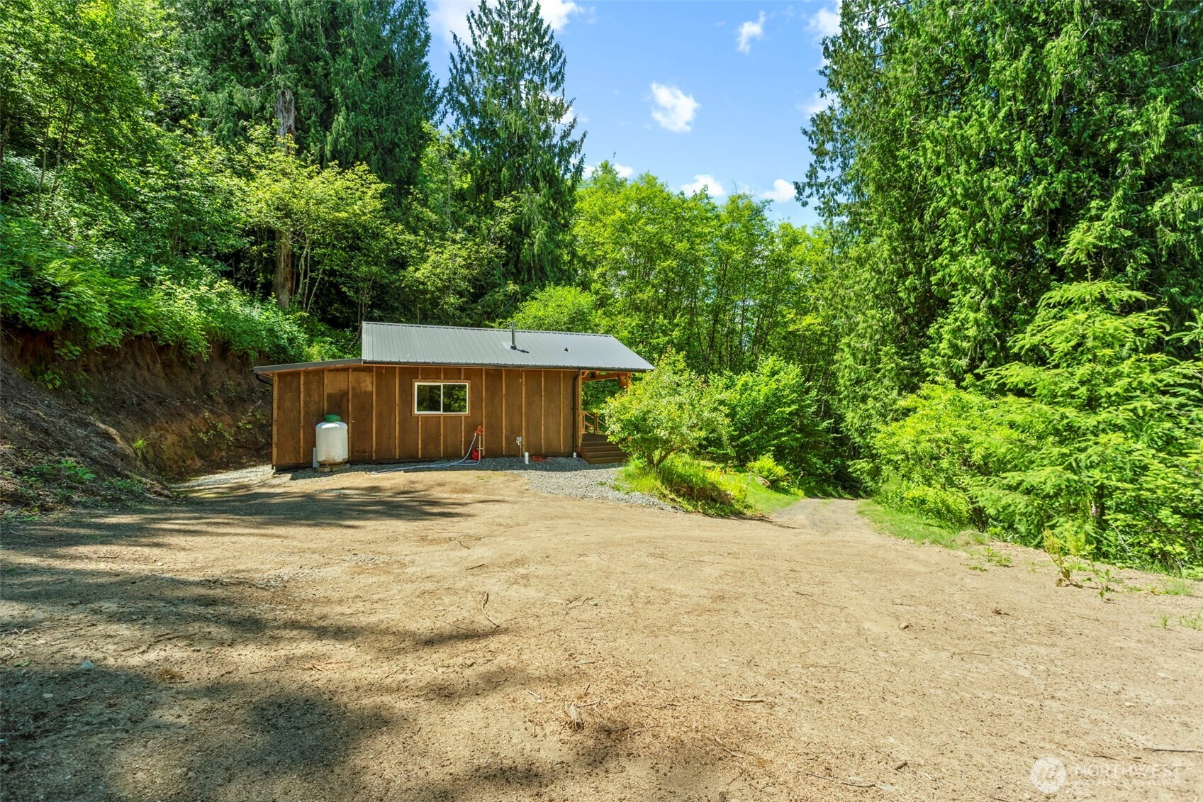 19005 Ne Buncombe Hollow Road Property Photo 4