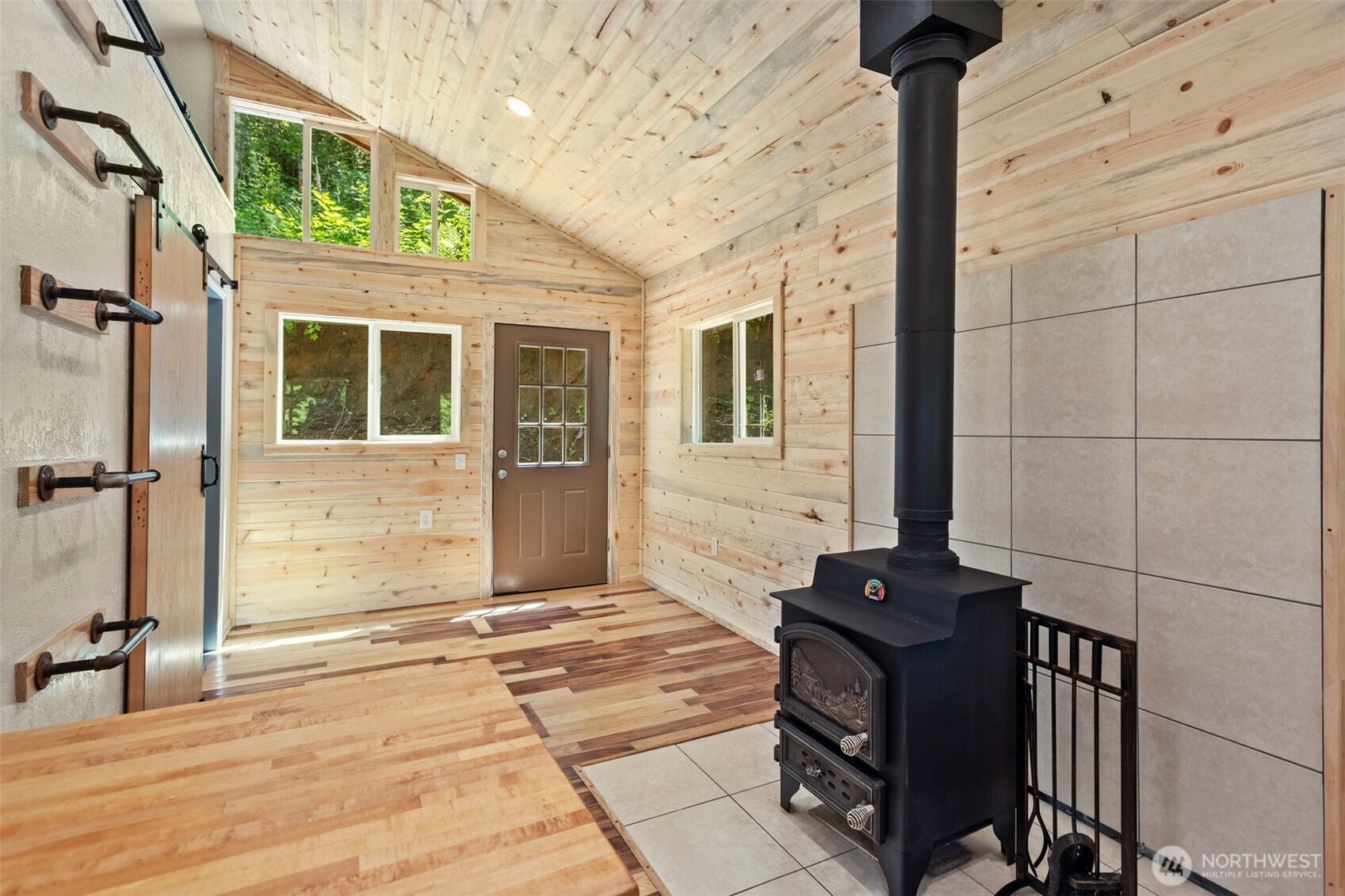 19005 Ne Buncombe Hollow Road Property Photo 11