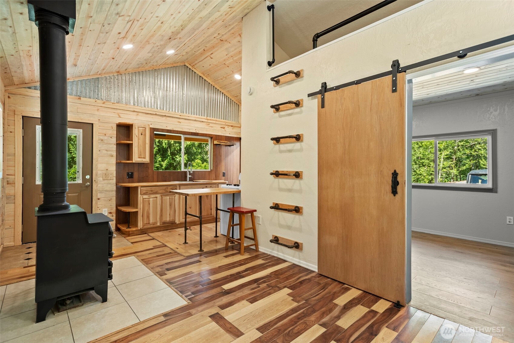 19005 Ne Buncombe Hollow Road Property Photo 13