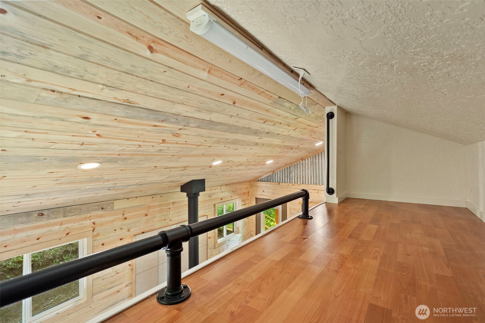 19005 Ne Buncombe Hollow Road Property Photo 15